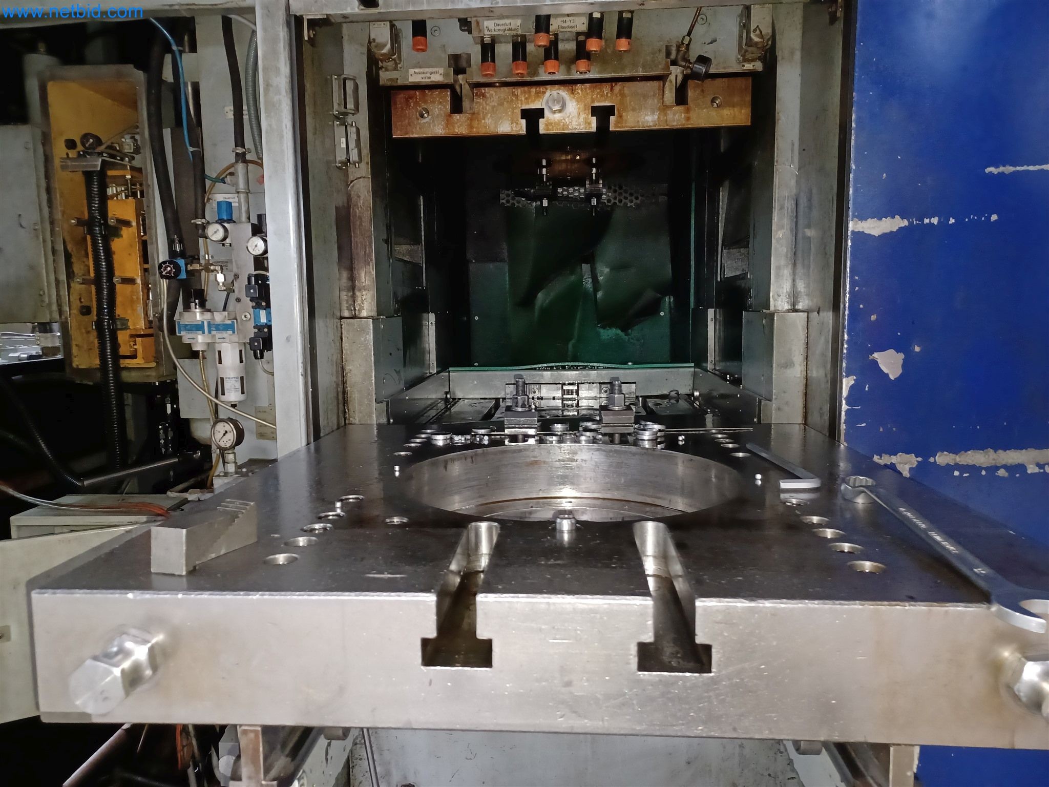 Machines pour la fabrication de pièces découpées, entre autres pour le secteur de l'automobile-2