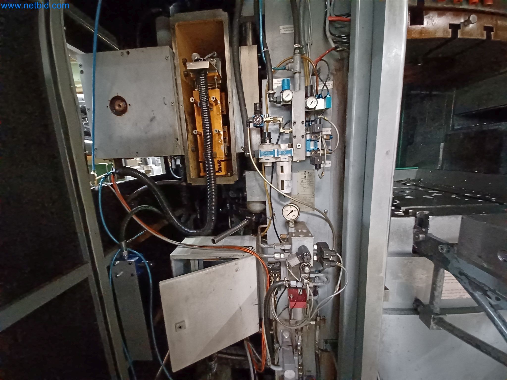 Machines pour la fabrication de pièces découpées, entre autres pour le secteur de l'automobile-3