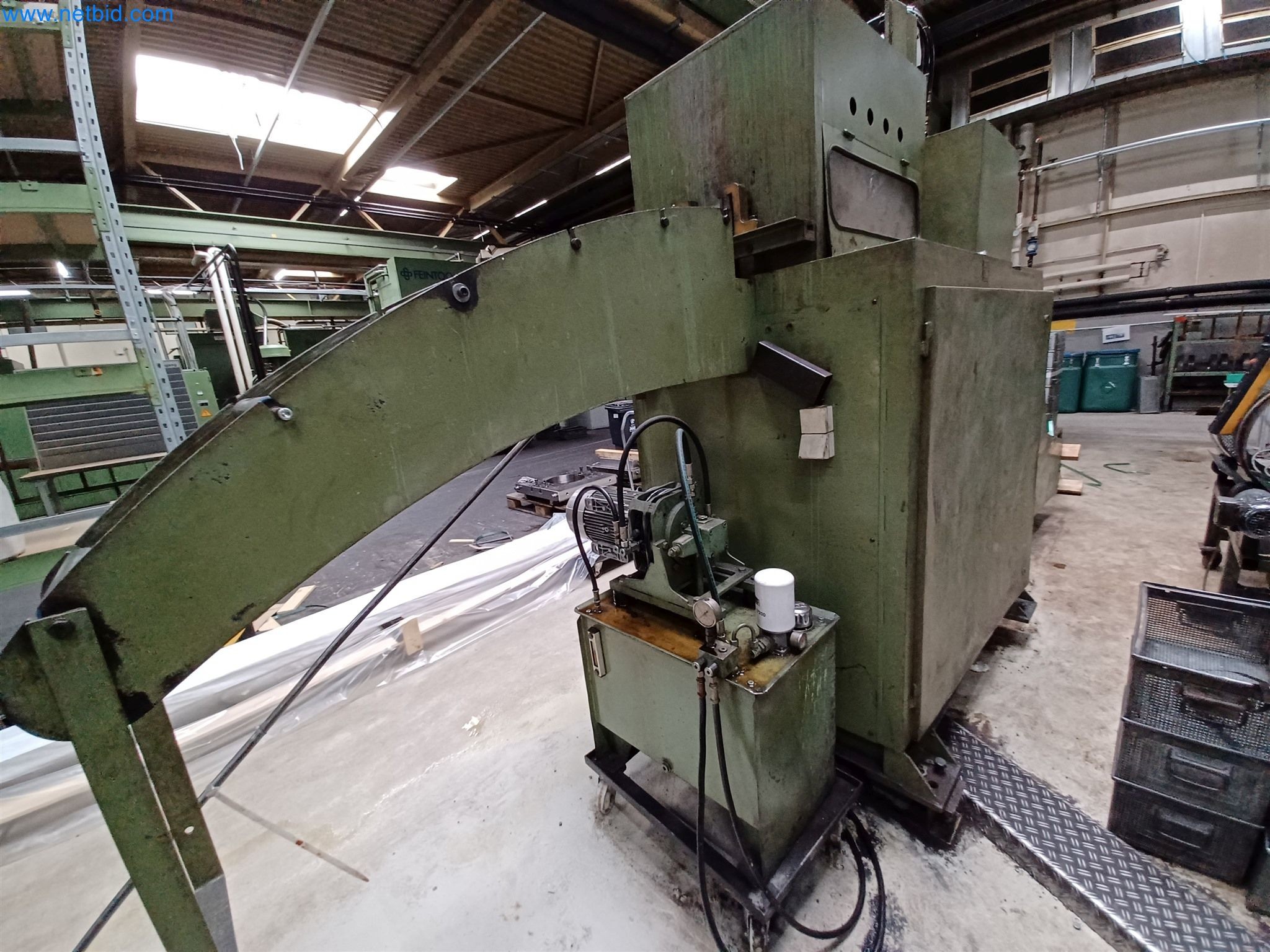 Maszyny do produkcji części tłoczonych dla przemysłu motoryzacyjnego, między innymi-10