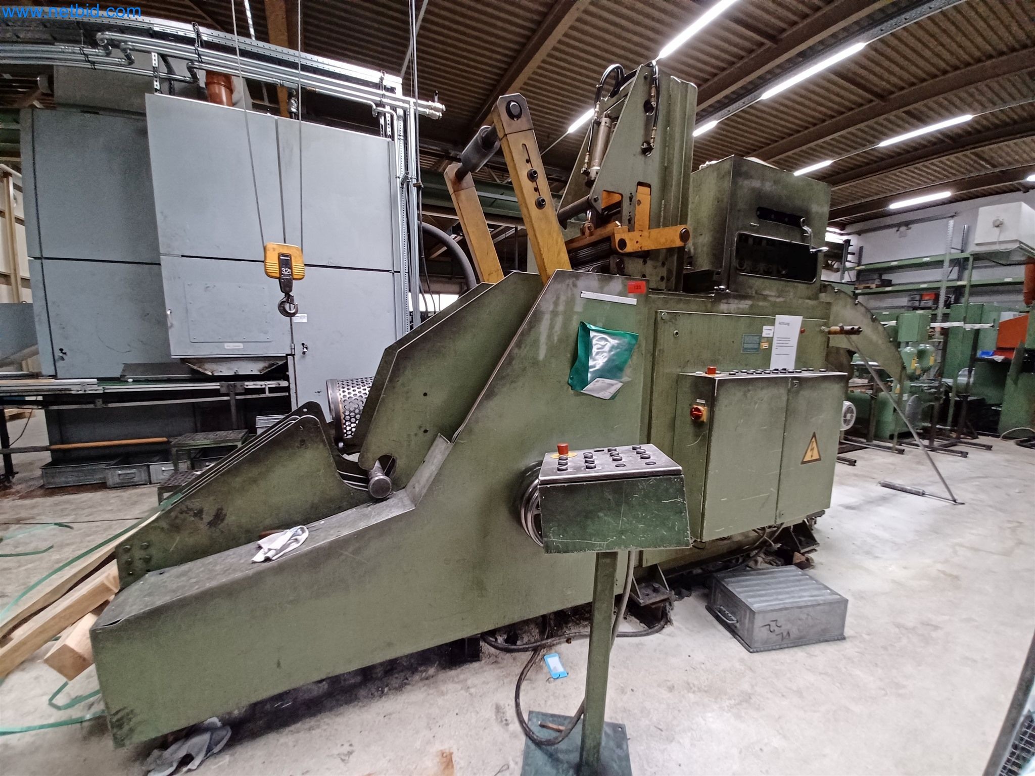 Maszyny do produkcji części tłoczonych dla przemysłu motoryzacyjnego, między innymi-1