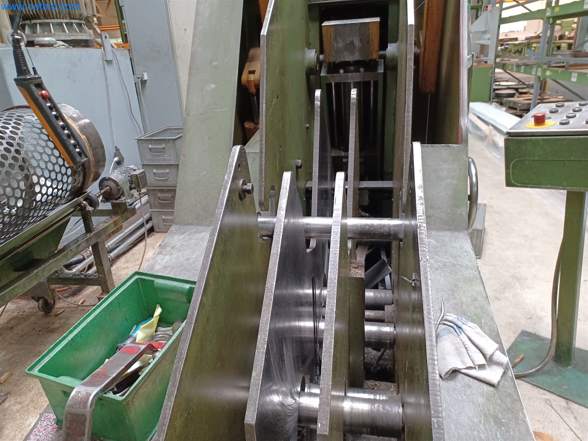 Maszyny do produkcji części tłoczonych dla przemysłu motoryzacyjnego, między innymi-2