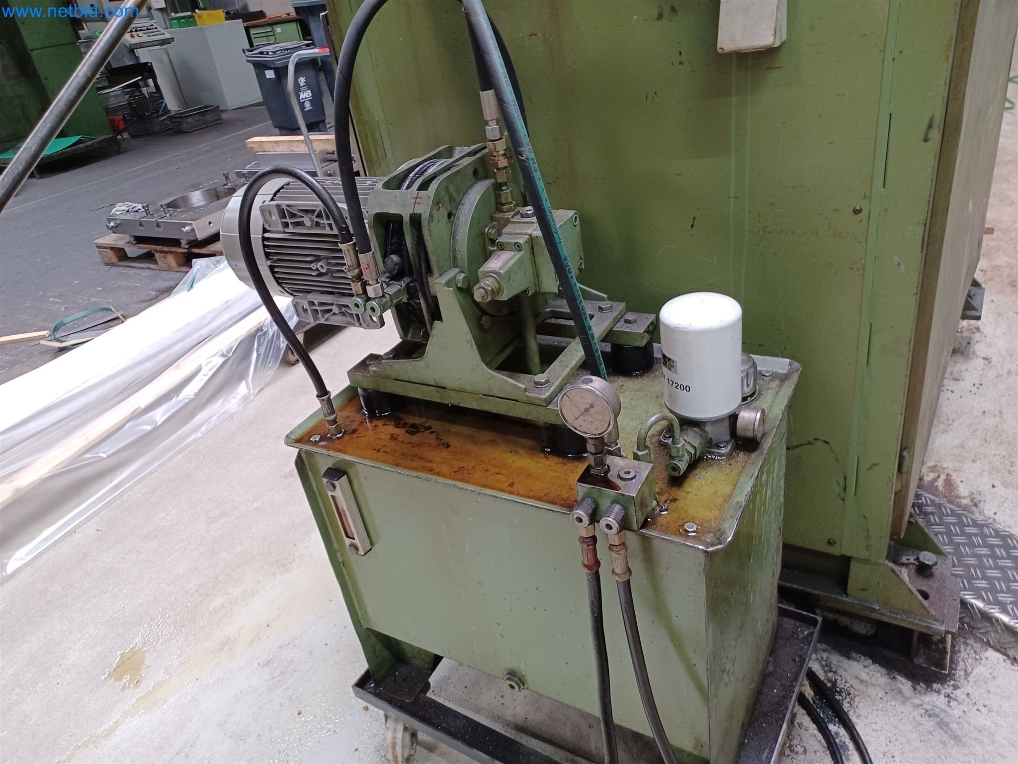 Maszyny do produkcji części tłoczonych dla przemysłu motoryzacyjnego, między innymi-9