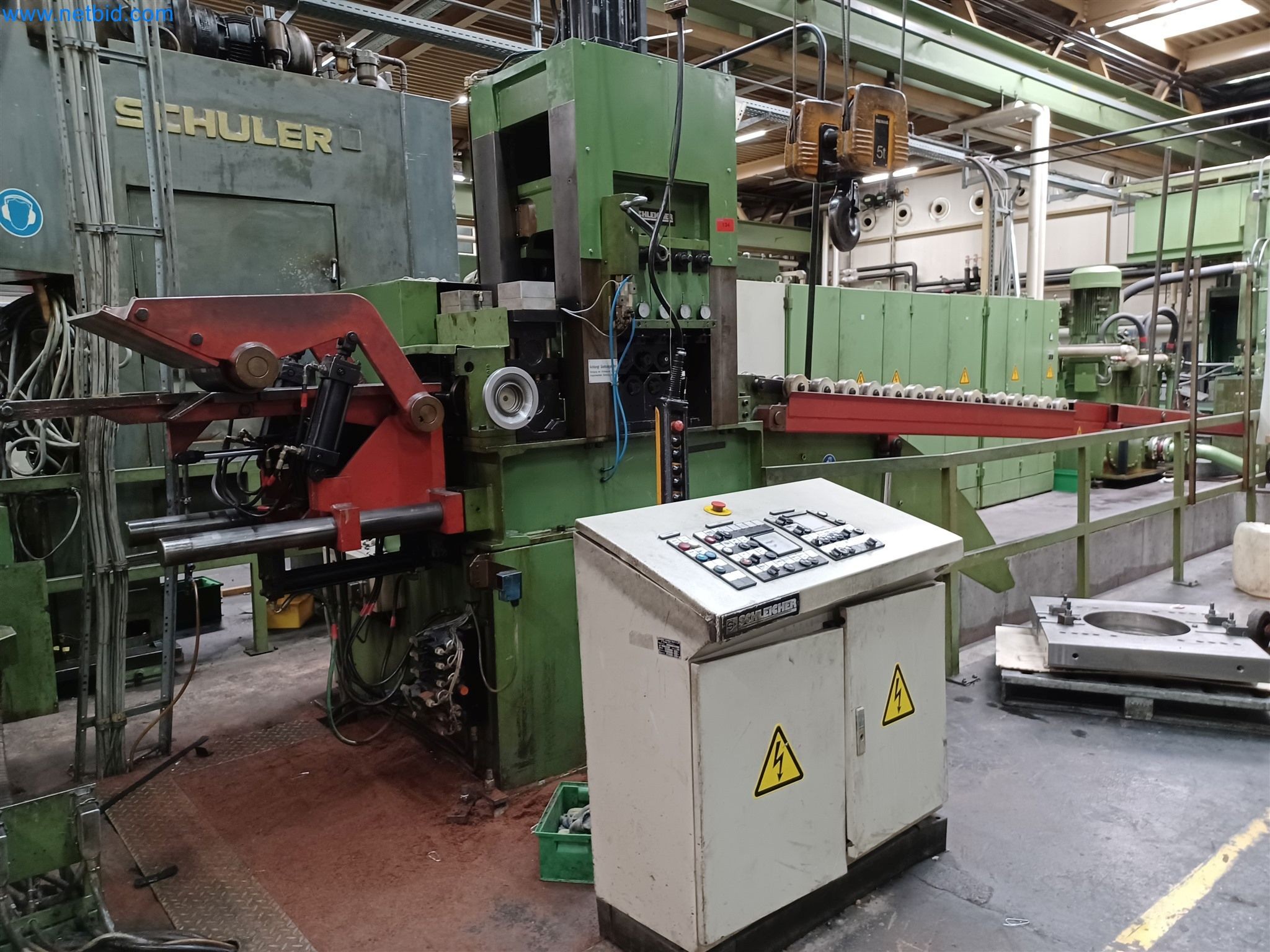 Máquinas para a produção de peças estampadas para a indústria automóvel, entre outras-1