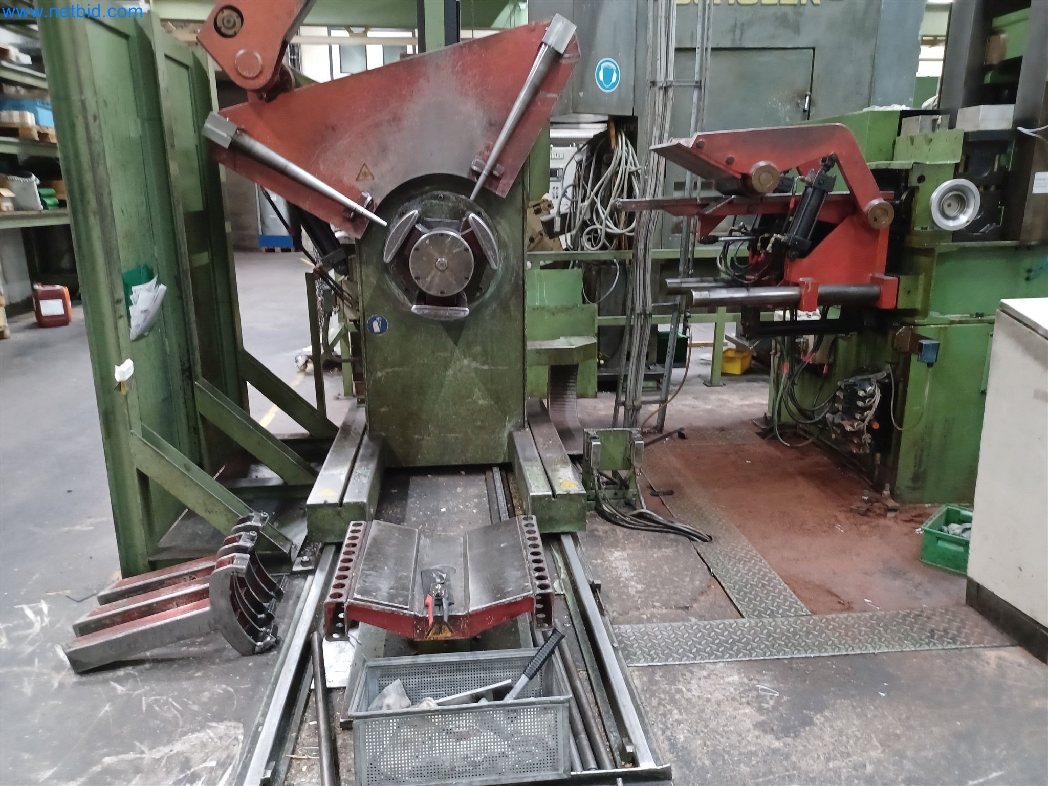 Máquinas para a produção de peças estampadas para a indústria automóvel, entre outras-2