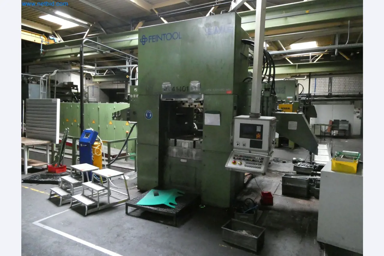 Máquinas para a produção de peças estampadas para a indústria automóvel, entre outras-1