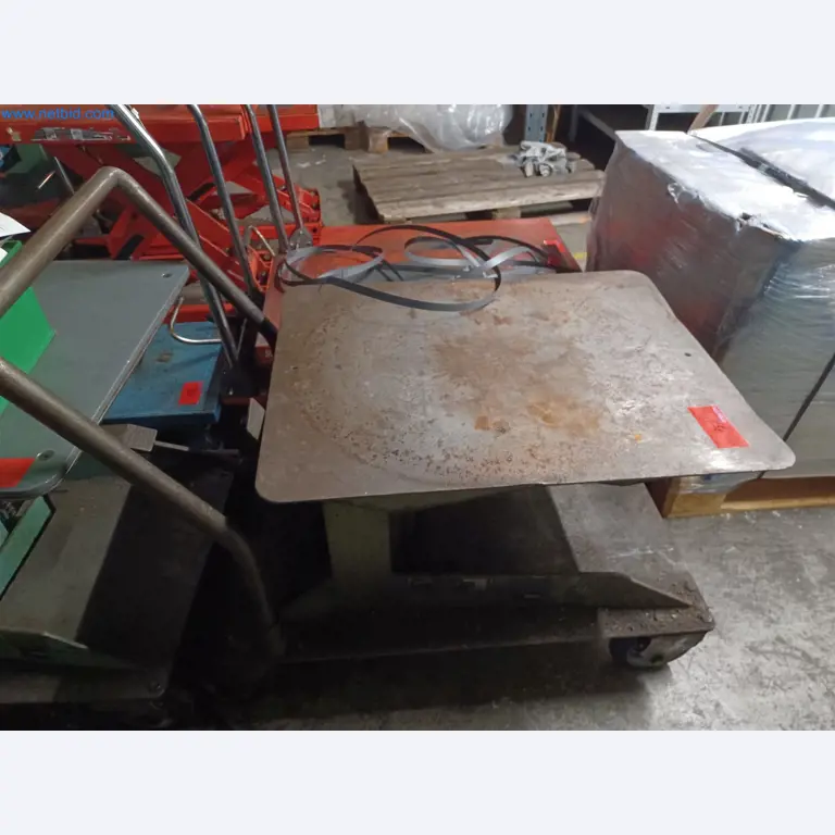 Stroje na výrobu lisovaných dílů mimo jiné pro automobilový průmysl.-1