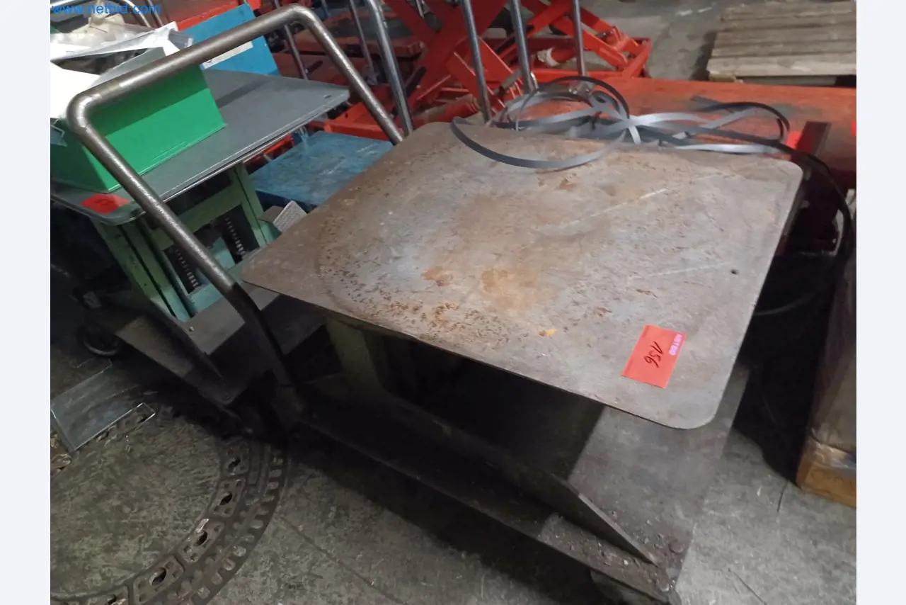 Stroje na výrobu lisovaných dílů mimo jiné pro automobilový průmysl.-2