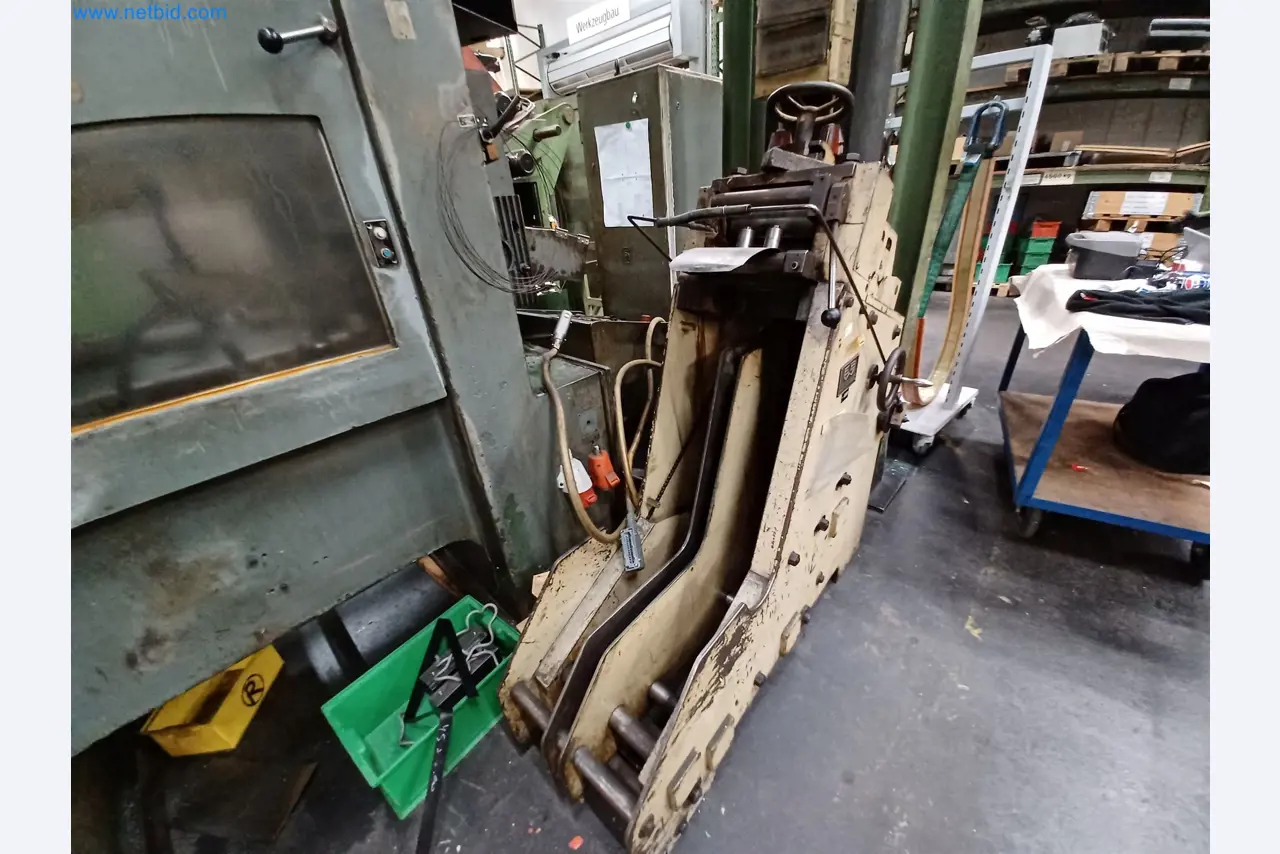 Machines voor de productie van gestanste onderdelen voor onder andere de auto-industrie-11