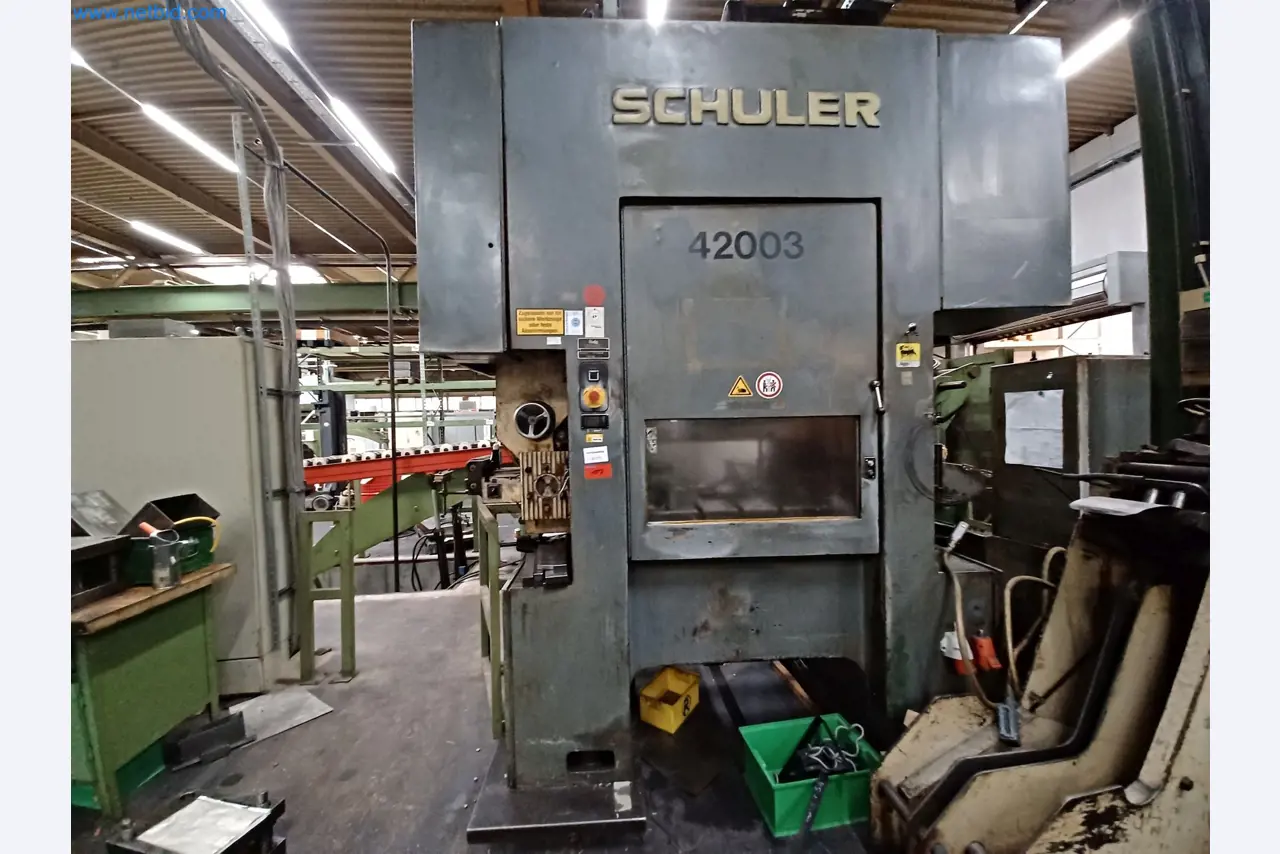 Machines voor de productie van gestanste onderdelen voor onder andere de auto-industrie-1