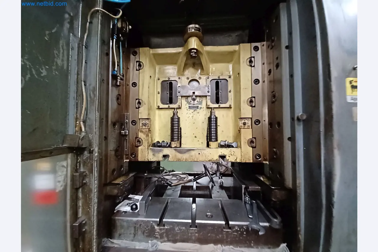 Machines voor de productie van gestanste onderdelen voor onder andere de auto-industrie-3