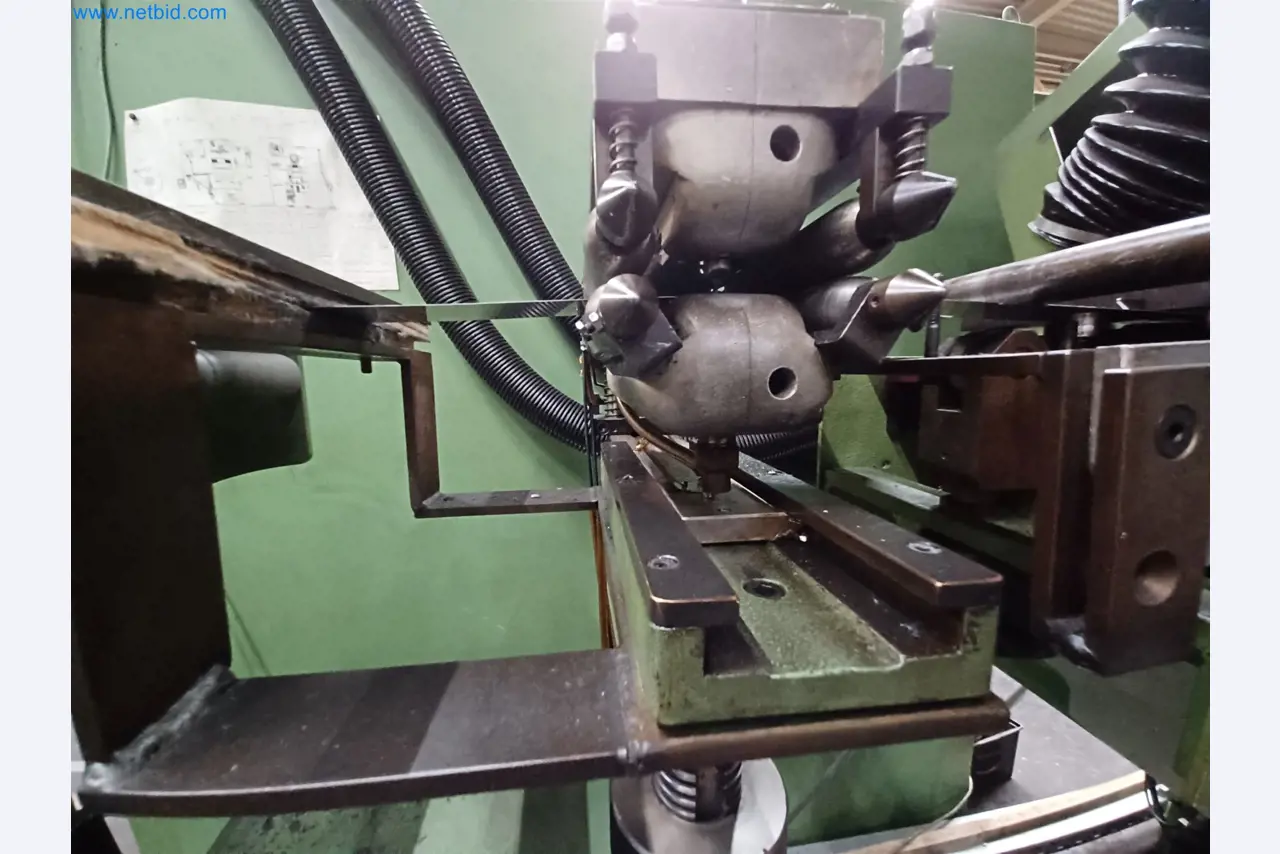 Maszyny do produkcji części tłoczonych dla przemysłu motoryzacyjnego, między innymi-10