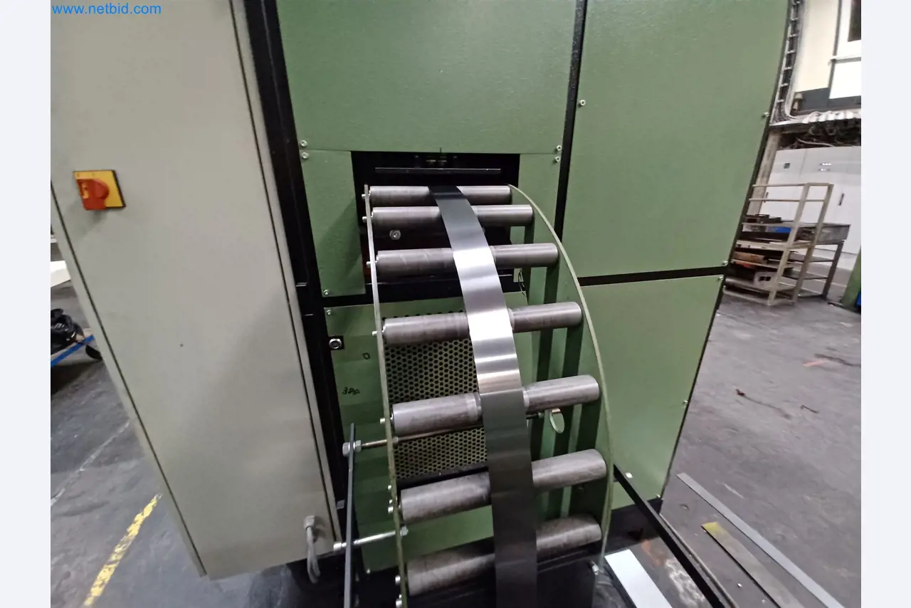 Maszyny do produkcji części tłoczonych dla przemysłu motoryzacyjnego, między innymi-7