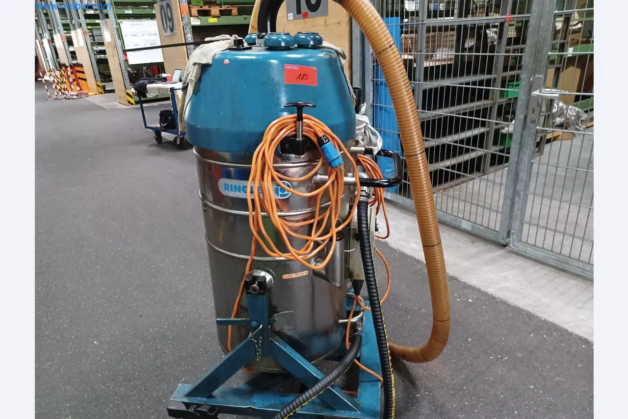 Stroje na výrobu lisovaných dílů mimo jiné pro automobilový průmysl.-1