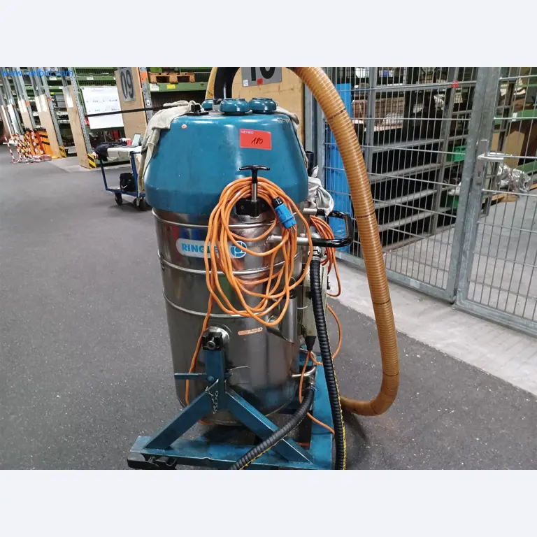 Stroje na výrobu lisovaných dílů mimo jiné pro automobilový průmysl.-1