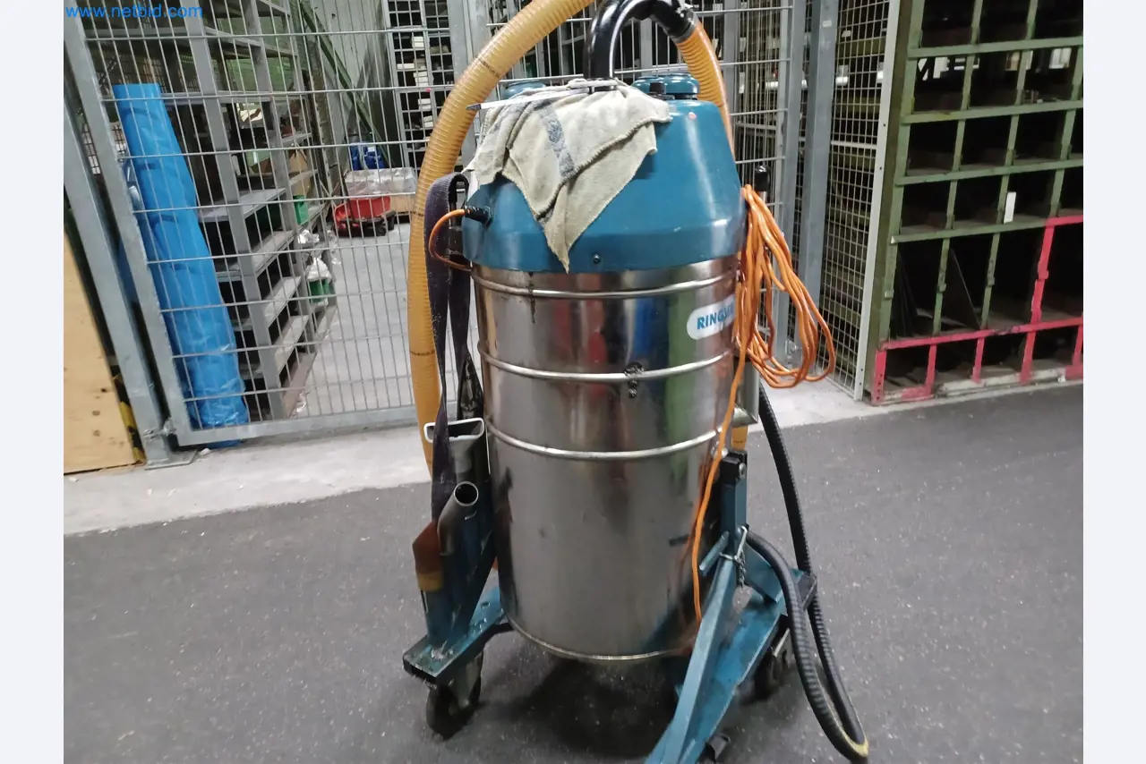 Stroje na výrobu lisovaných dílů mimo jiné pro automobilový průmysl.-2