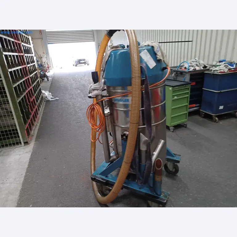 Stroje na výrobu lisovaných dílů mimo jiné pro automobilový průmysl.-3