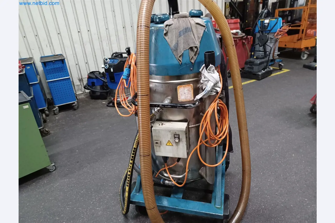 Stroje na výrobu lisovaných dílů mimo jiné pro automobilový průmysl.-4