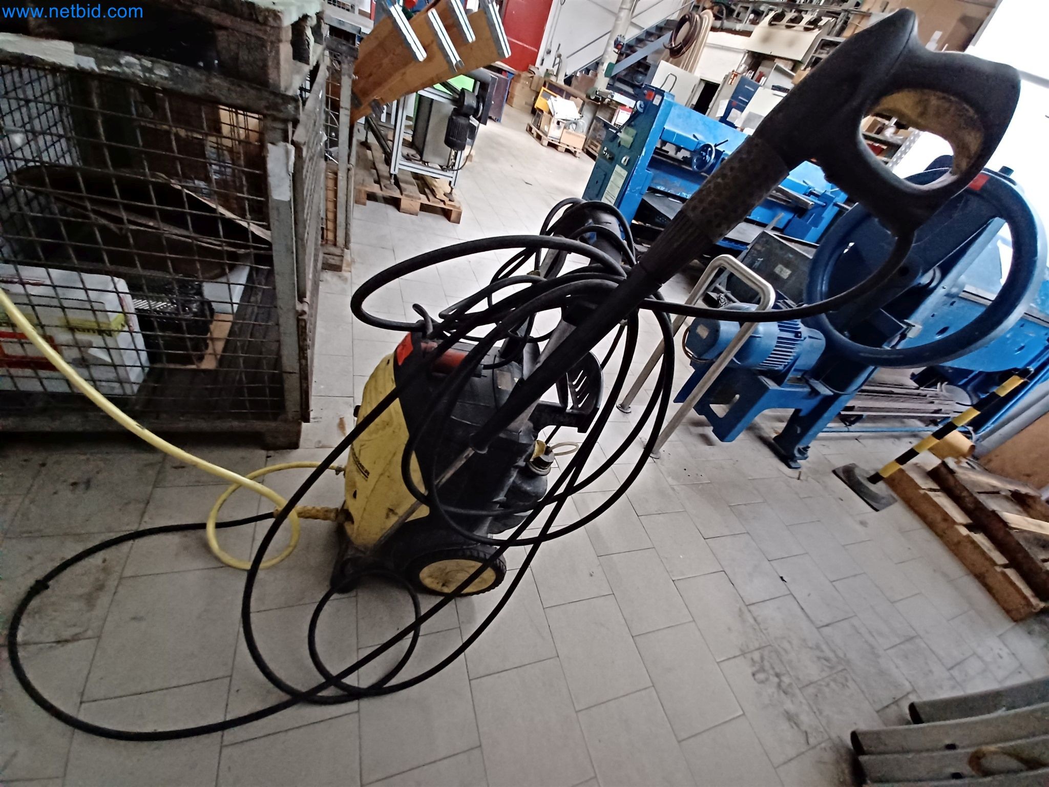 Maszyny do produkcji części tłoczonych dla przemysłu motoryzacyjnego, między innymi-10