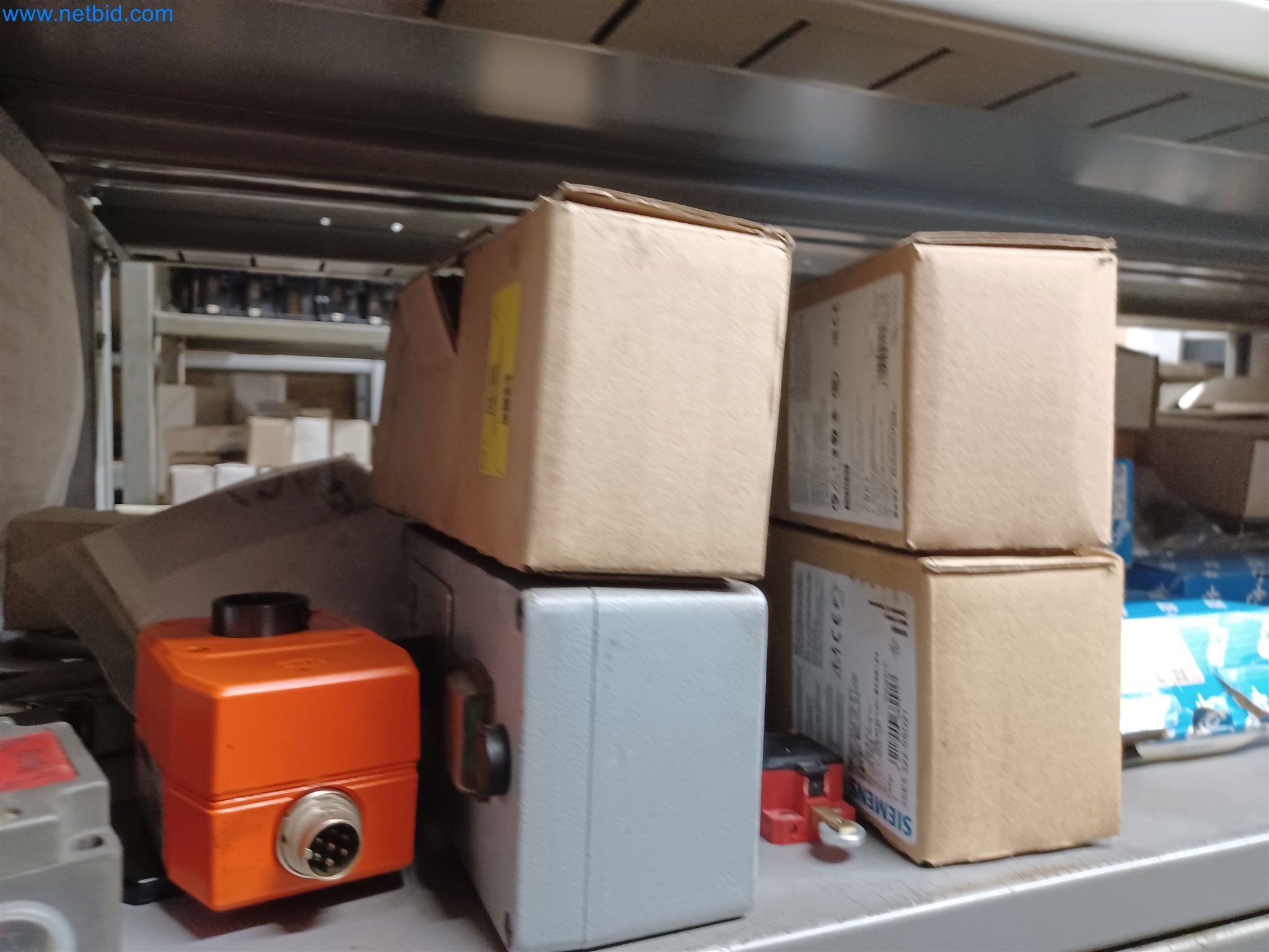 Maszyny do produkcji części tłoczonych dla przemysłu motoryzacyjnego, między innymi-116