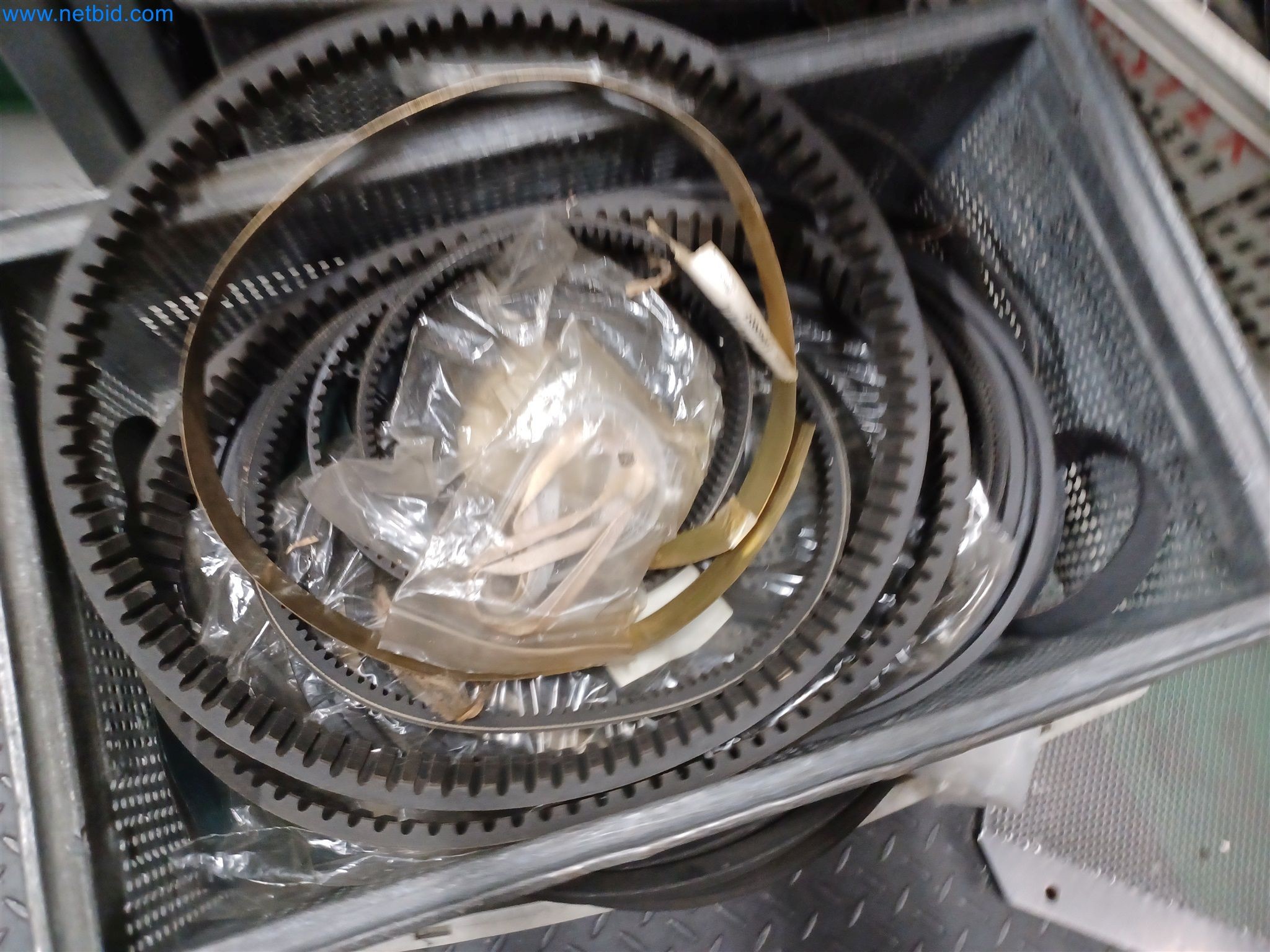 Maszyny do produkcji części tłoczonych dla przemysłu motoryzacyjnego, między innymi-131