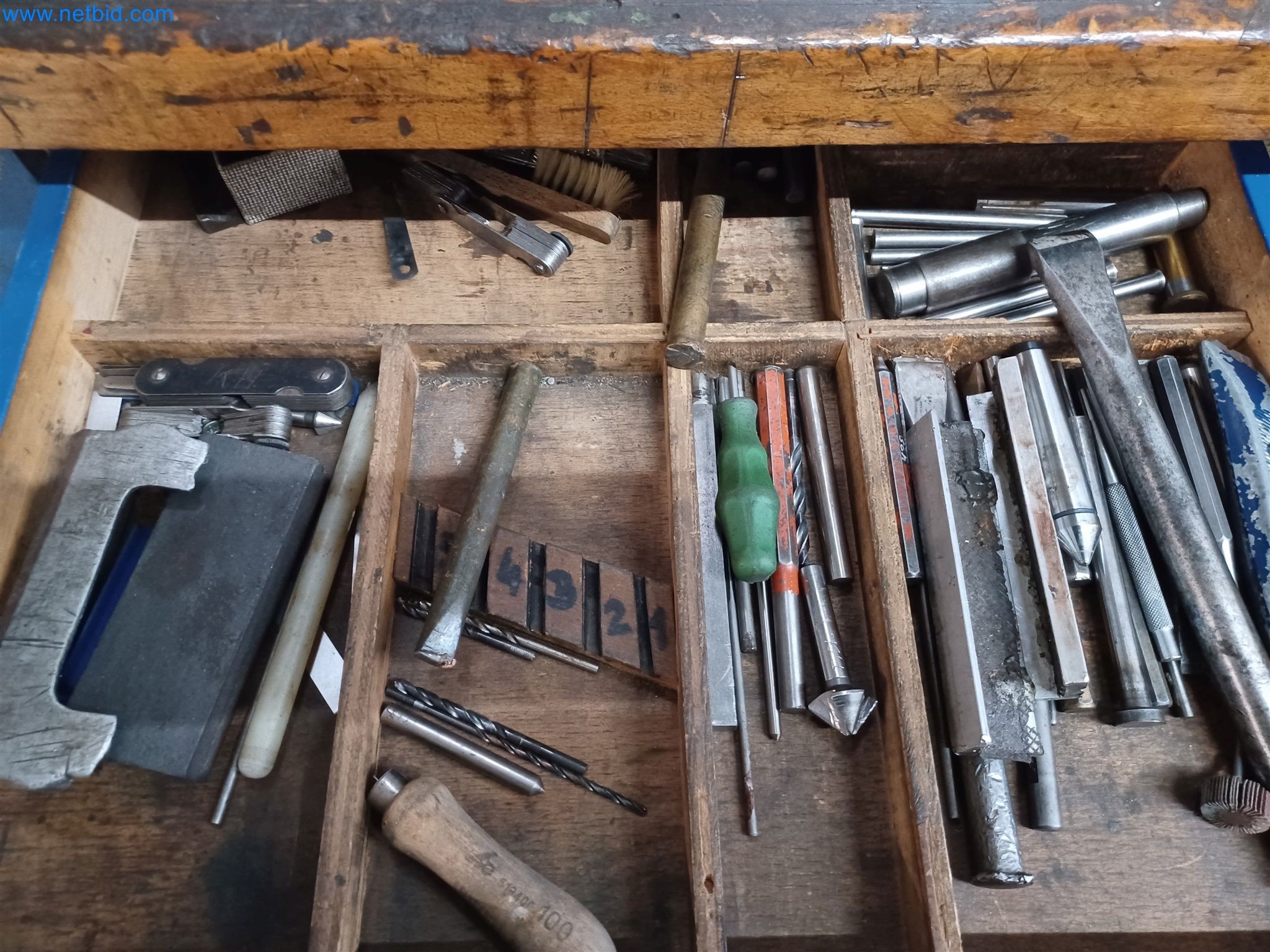 Maszyny do produkcji części tłoczonych dla przemysłu motoryzacyjnego, między innymi-136