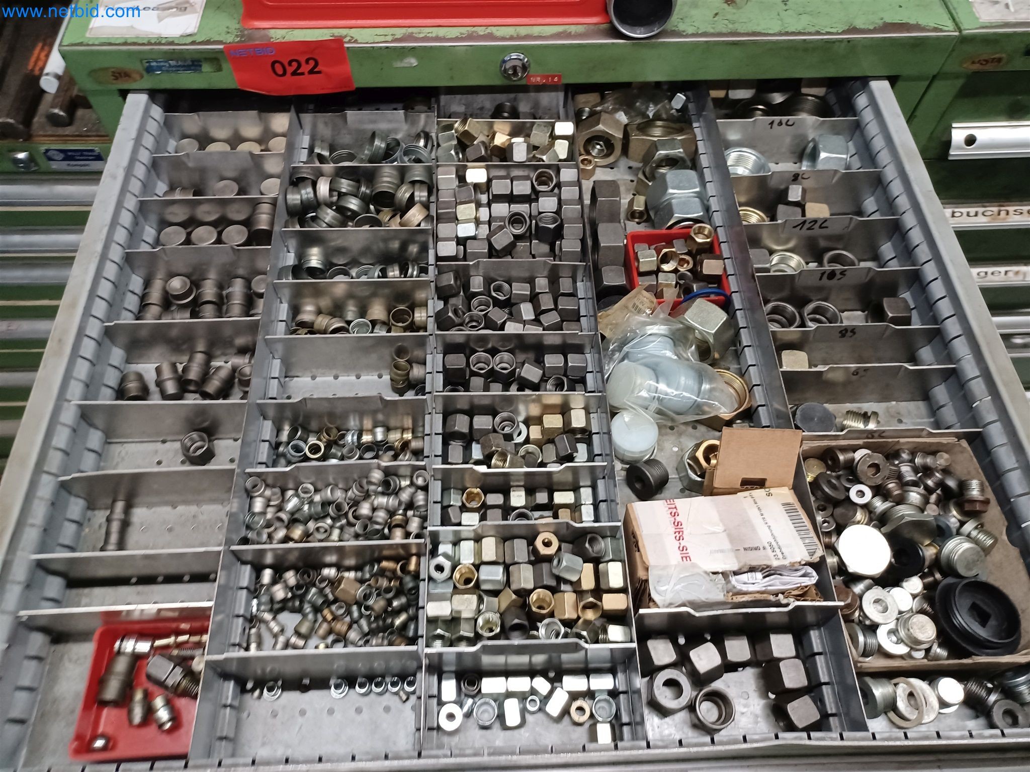 Maszyny do produkcji części tłoczonych dla przemysłu motoryzacyjnego, między innymi-17