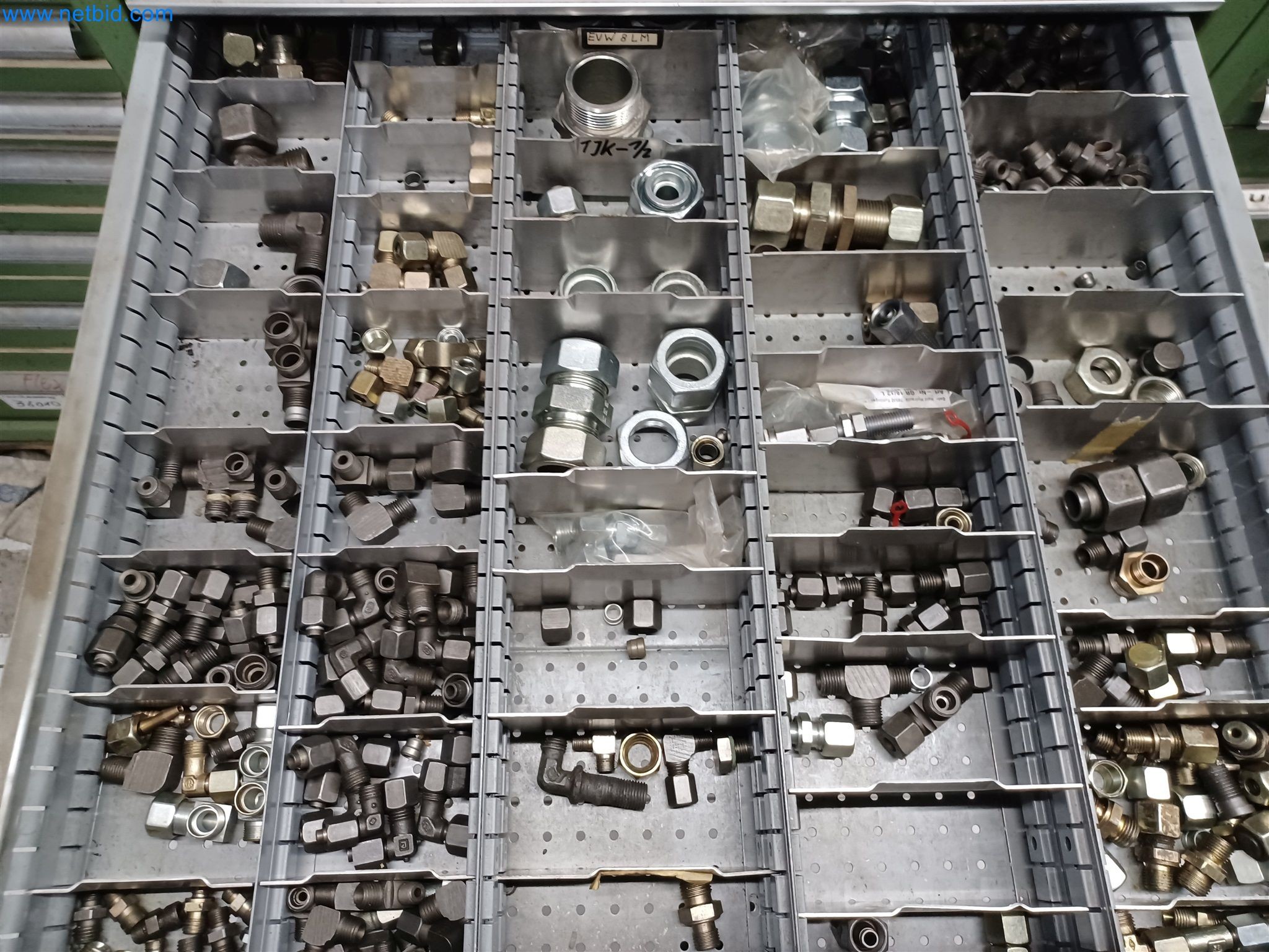 Maszyny do produkcji części tłoczonych dla przemysłu motoryzacyjnego, między innymi-18