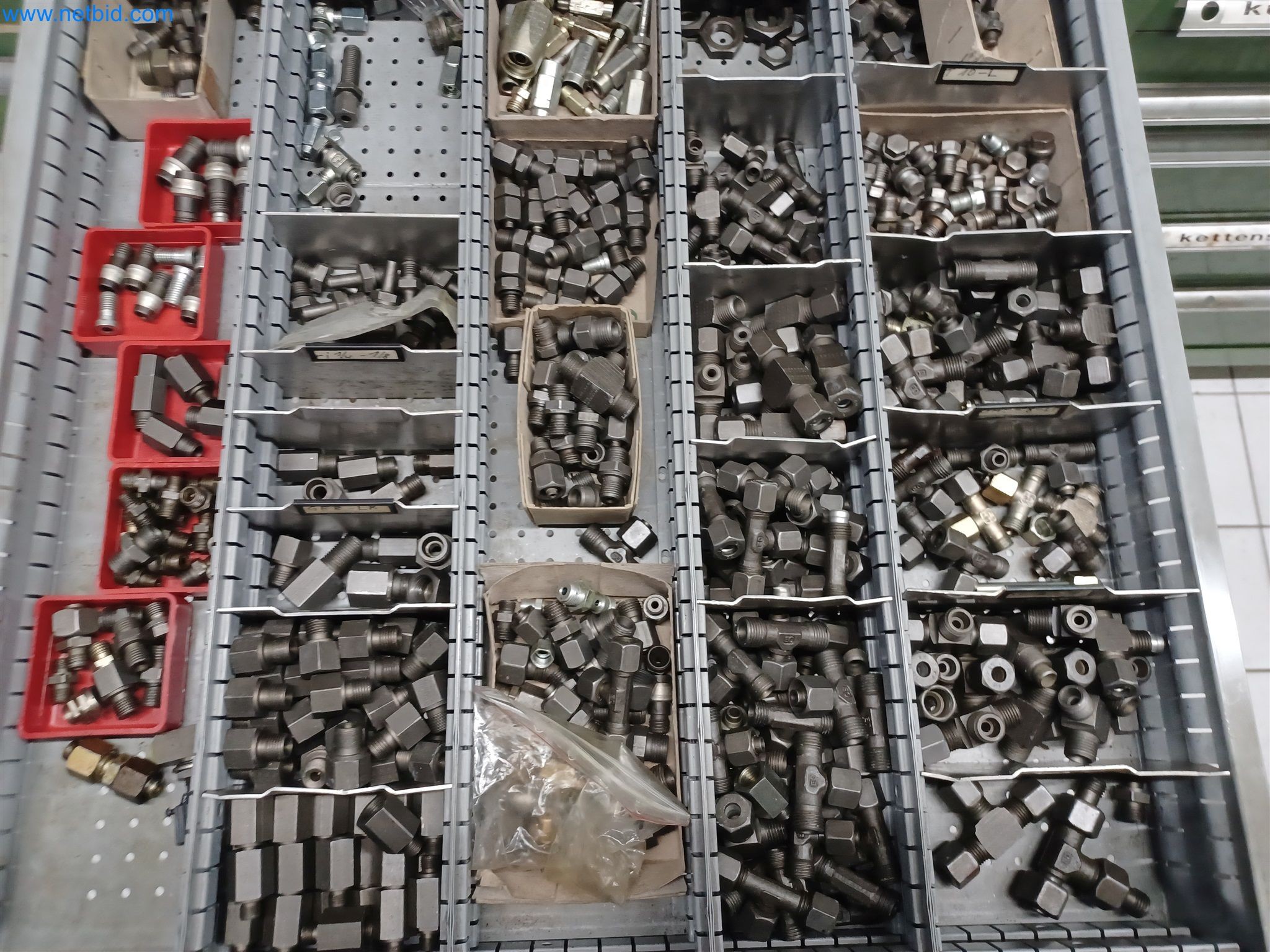 Maszyny do produkcji części tłoczonych dla przemysłu motoryzacyjnego, między innymi-19