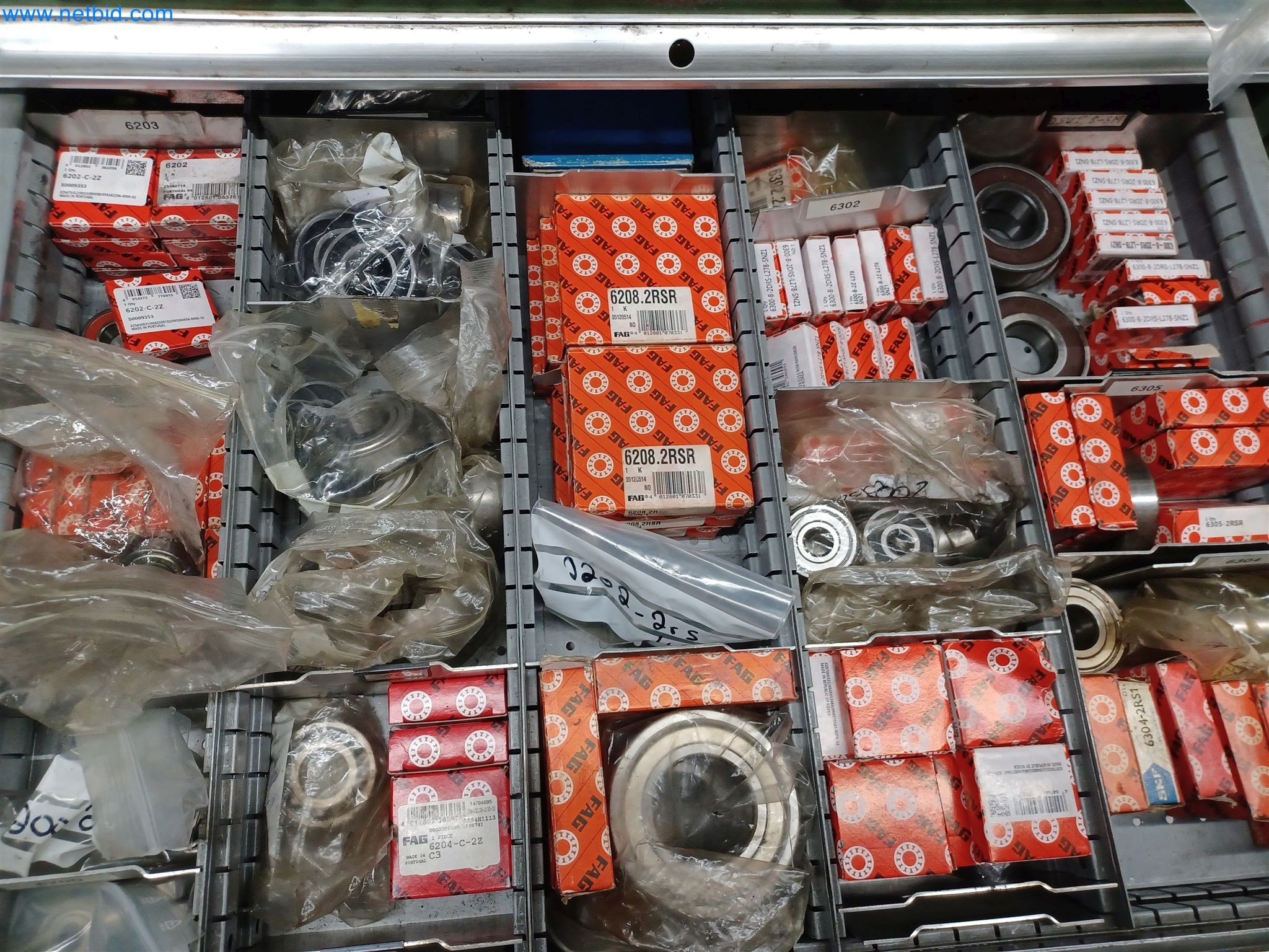 Maszyny do produkcji części tłoczonych dla przemysłu motoryzacyjnego, między innymi-26