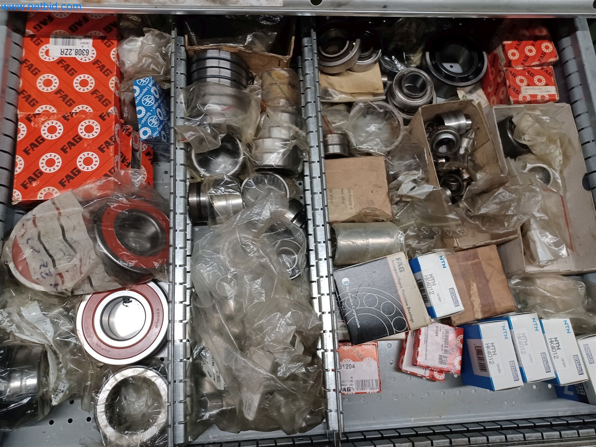 Maszyny do produkcji części tłoczonych dla przemysłu motoryzacyjnego, między innymi-27