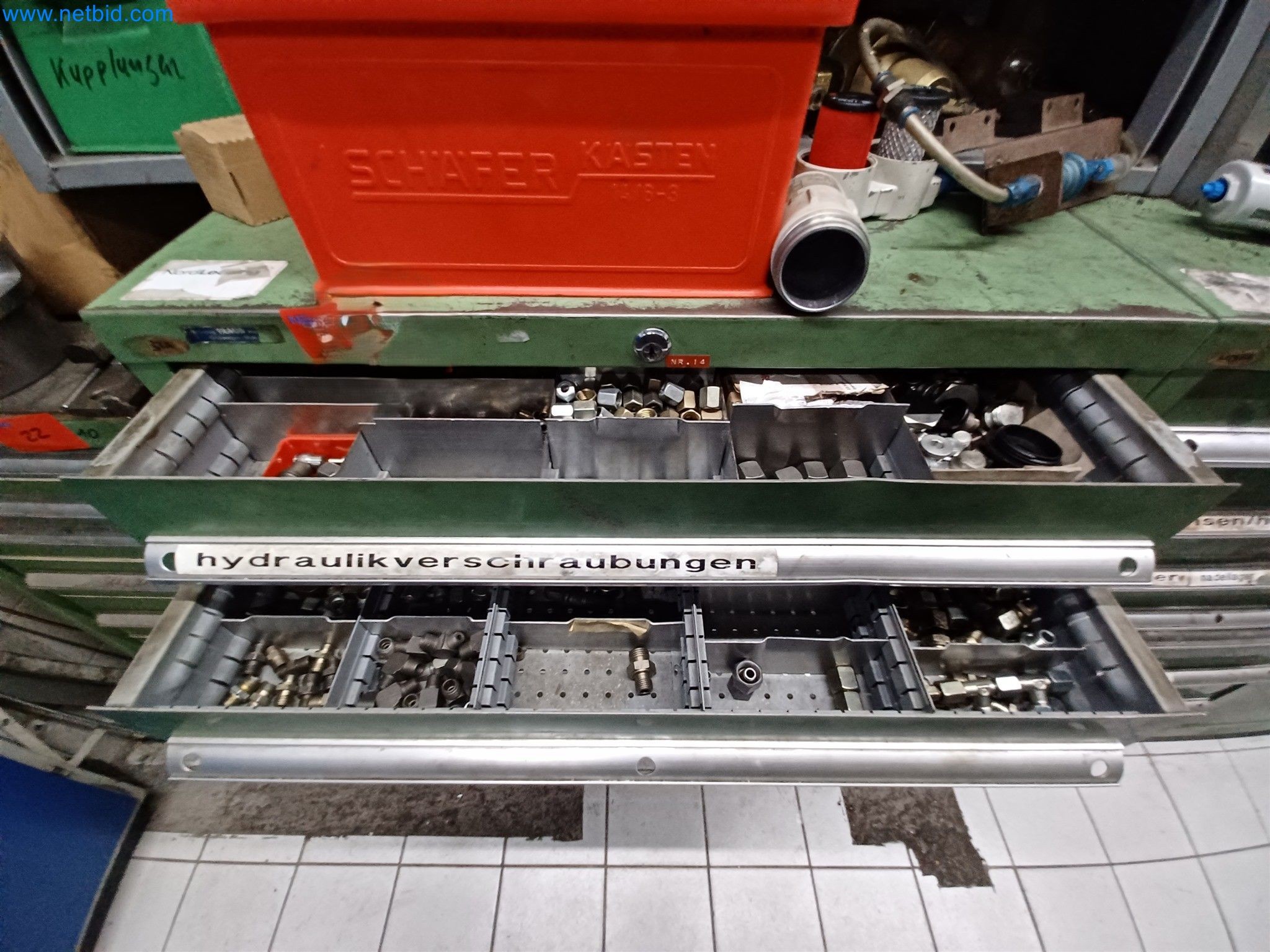 Maszyny do produkcji części tłoczonych dla przemysłu motoryzacyjnego, między innymi-29