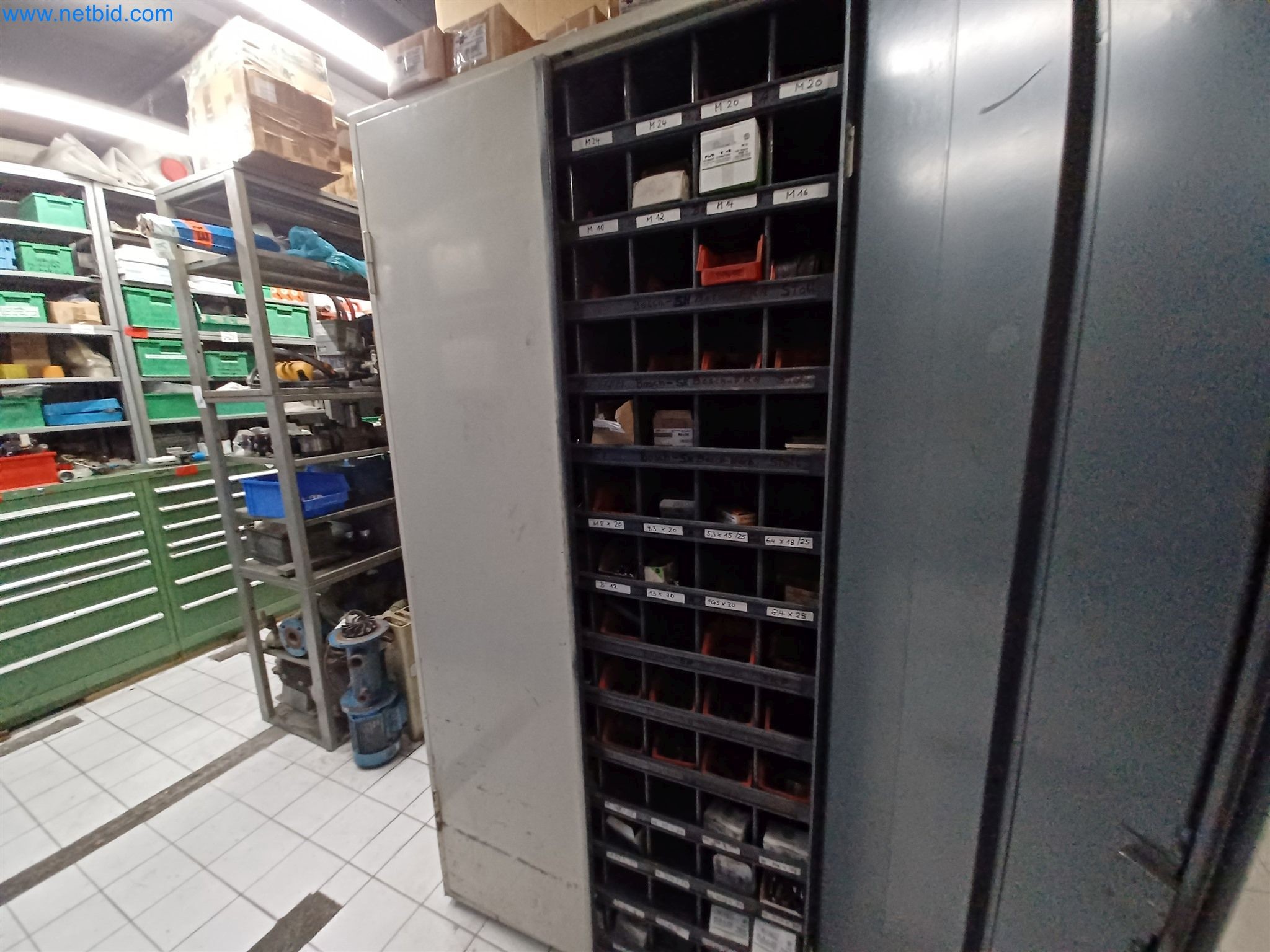 Maszyny do produkcji części tłoczonych dla przemysłu motoryzacyjnego, między innymi-35