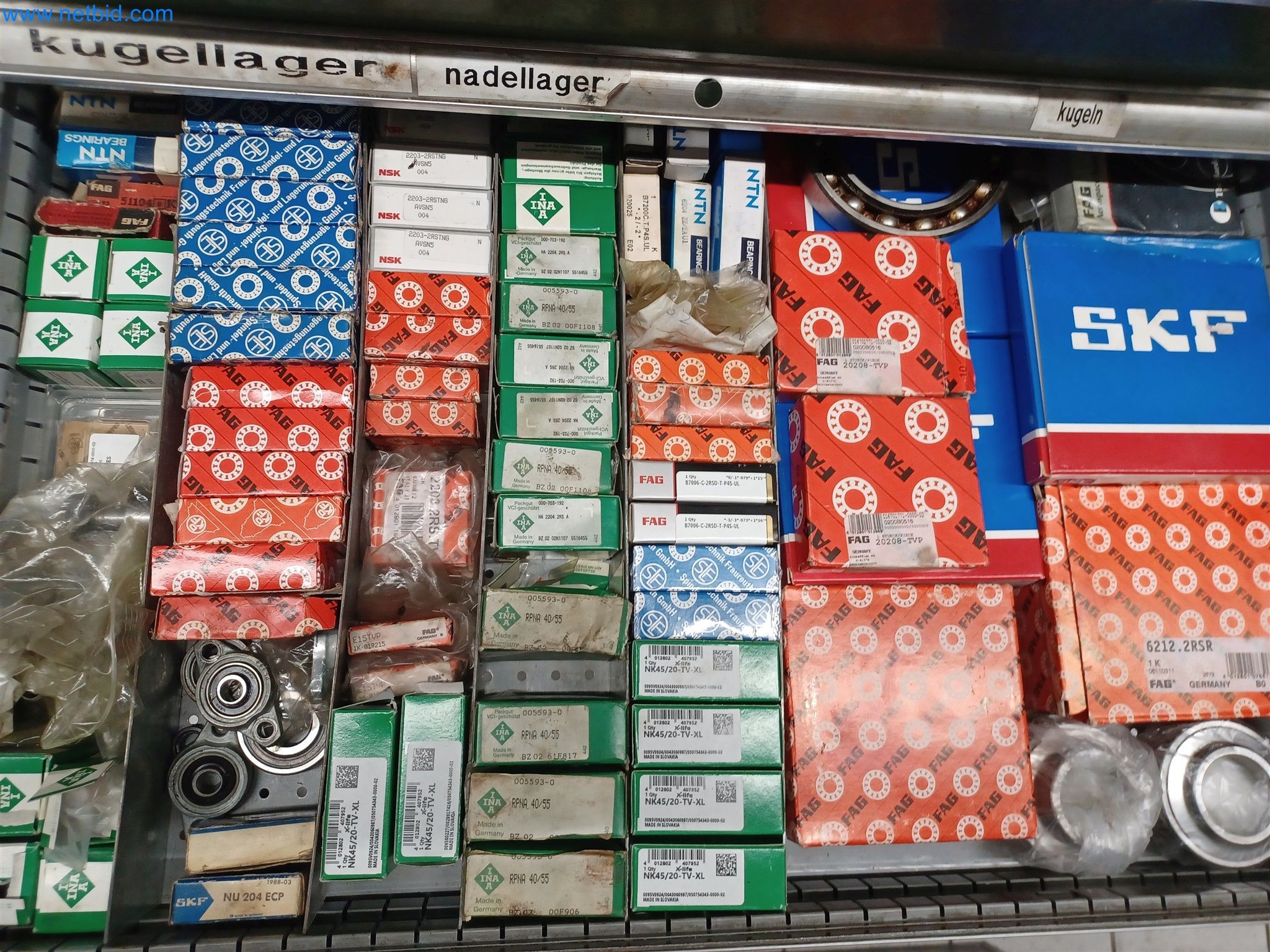 Maszyny do produkcji części tłoczonych dla przemysłu motoryzacyjnego, między innymi-39