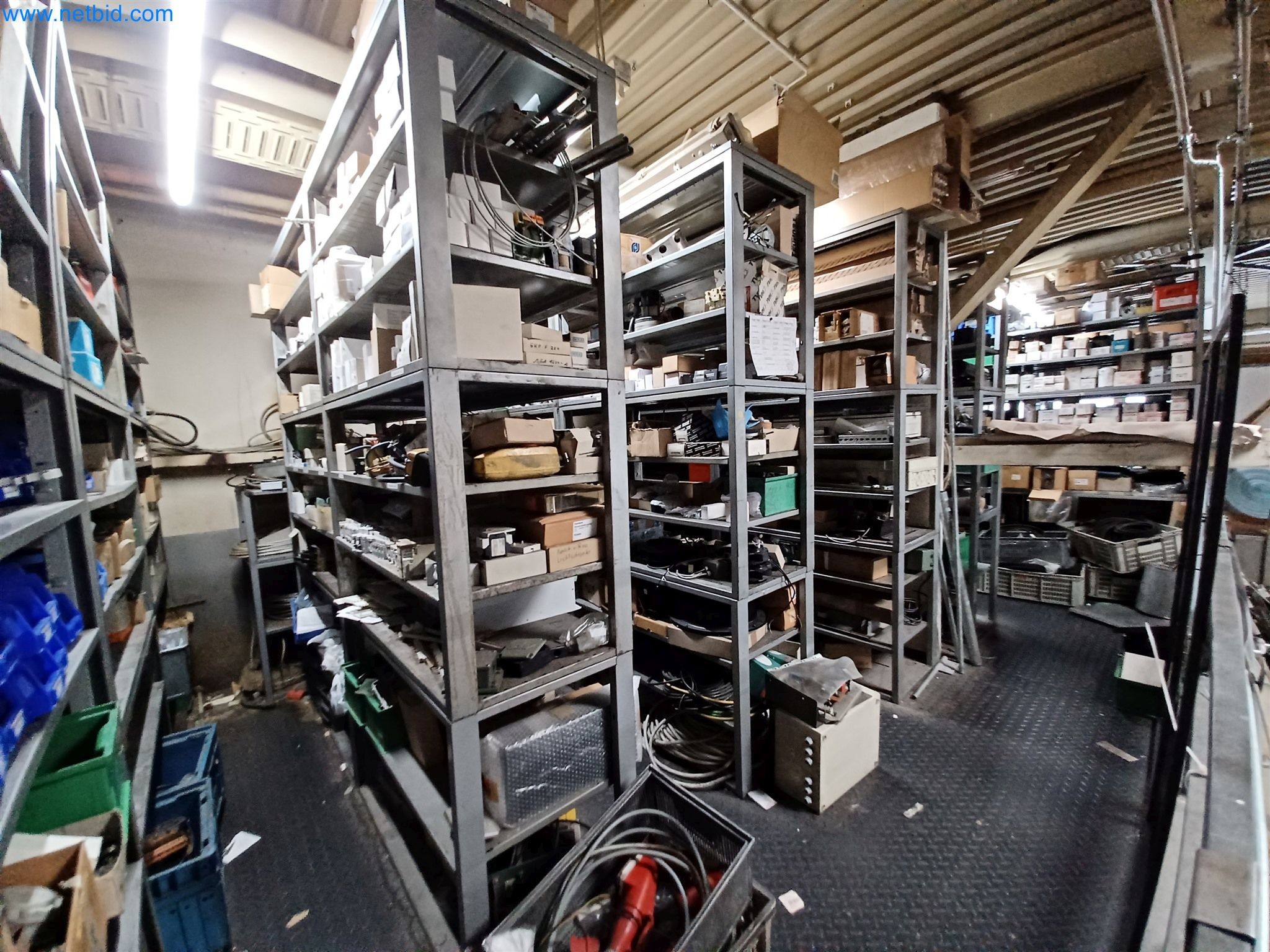 Maszyny do produkcji części tłoczonych dla przemysłu motoryzacyjnego, między innymi-48