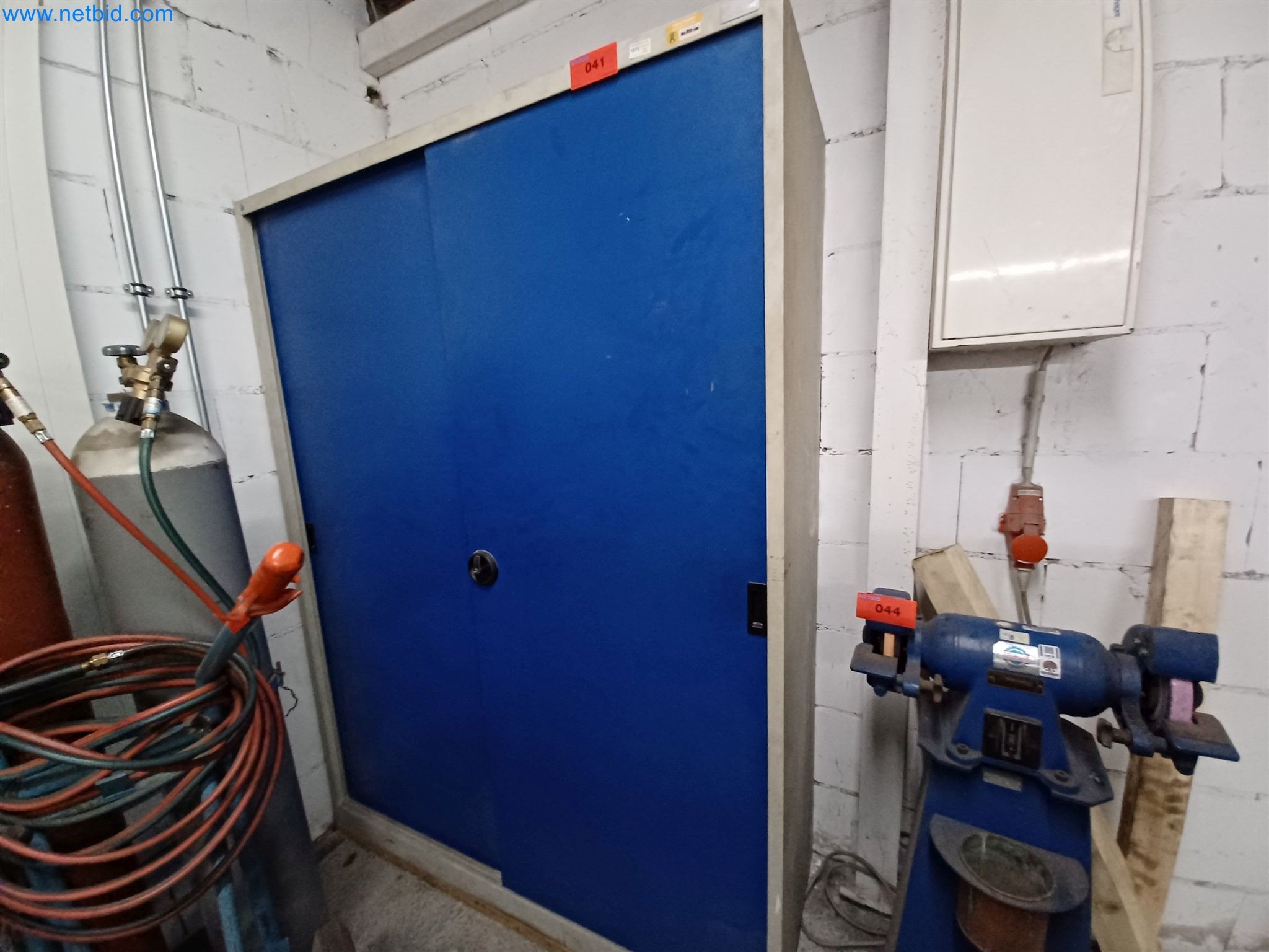 Maszyny do produkcji części tłoczonych dla przemysłu motoryzacyjnego, między innymi-57