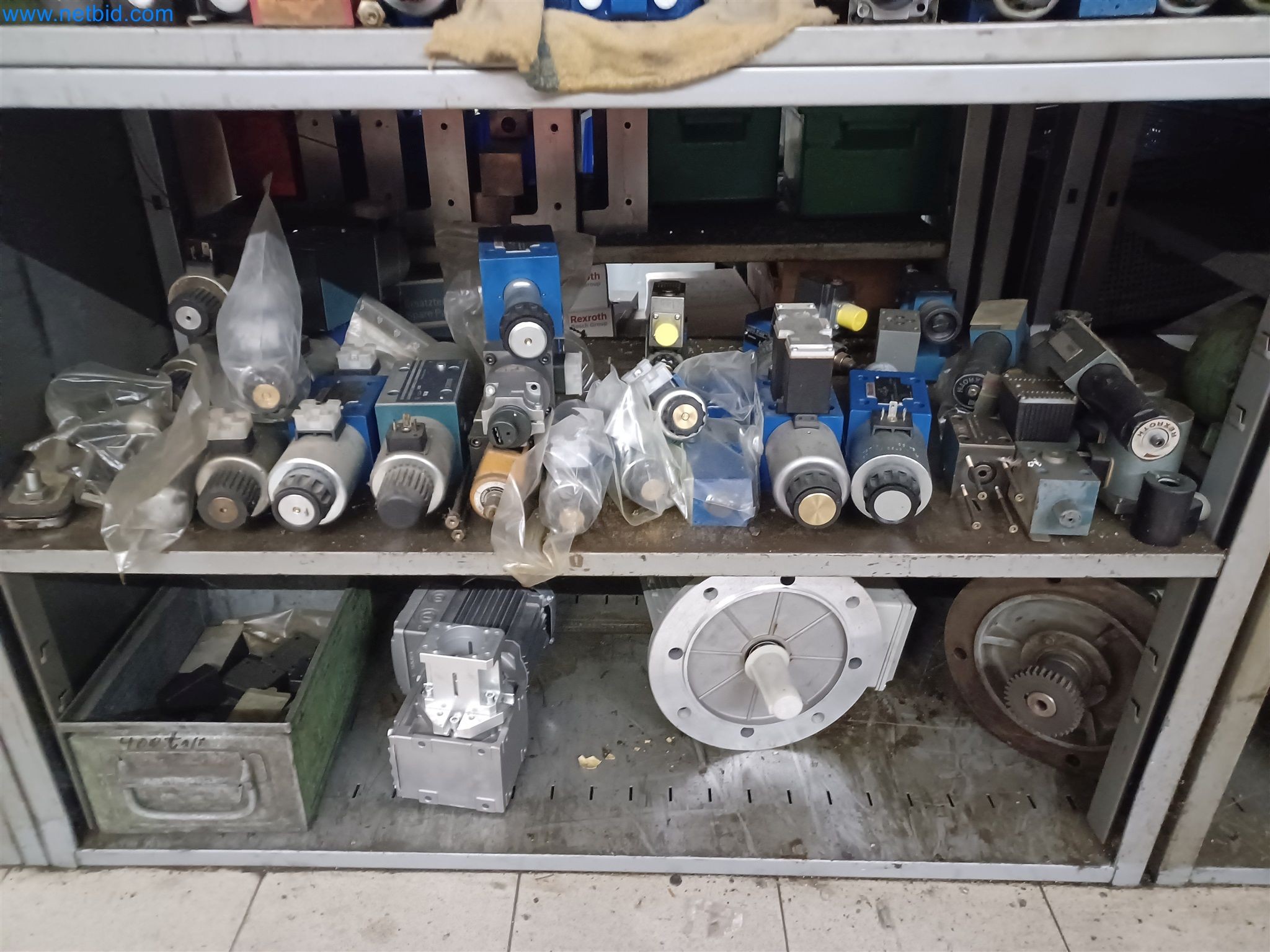 Maszyny do produkcji części tłoczonych dla przemysłu motoryzacyjnego, między innymi-60