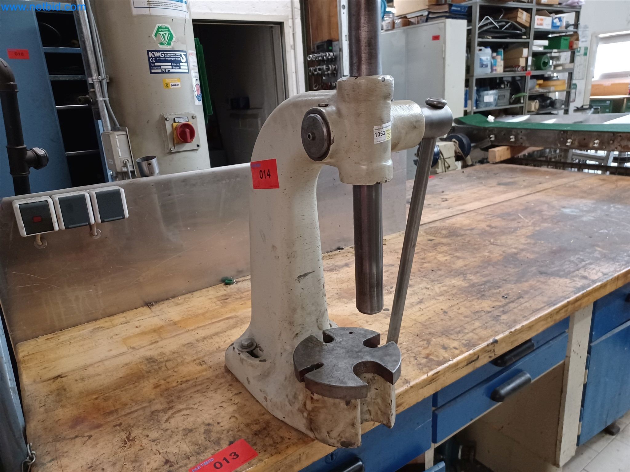 Maszyny do produkcji części tłoczonych dla przemysłu motoryzacyjnego, między innymi-63