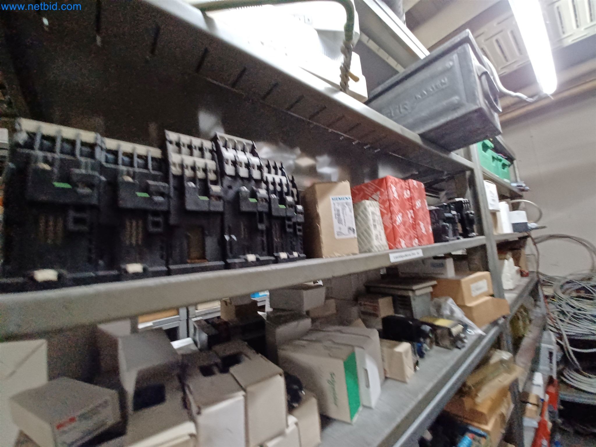 Maszyny do produkcji części tłoczonych dla przemysłu motoryzacyjnego, między innymi-64