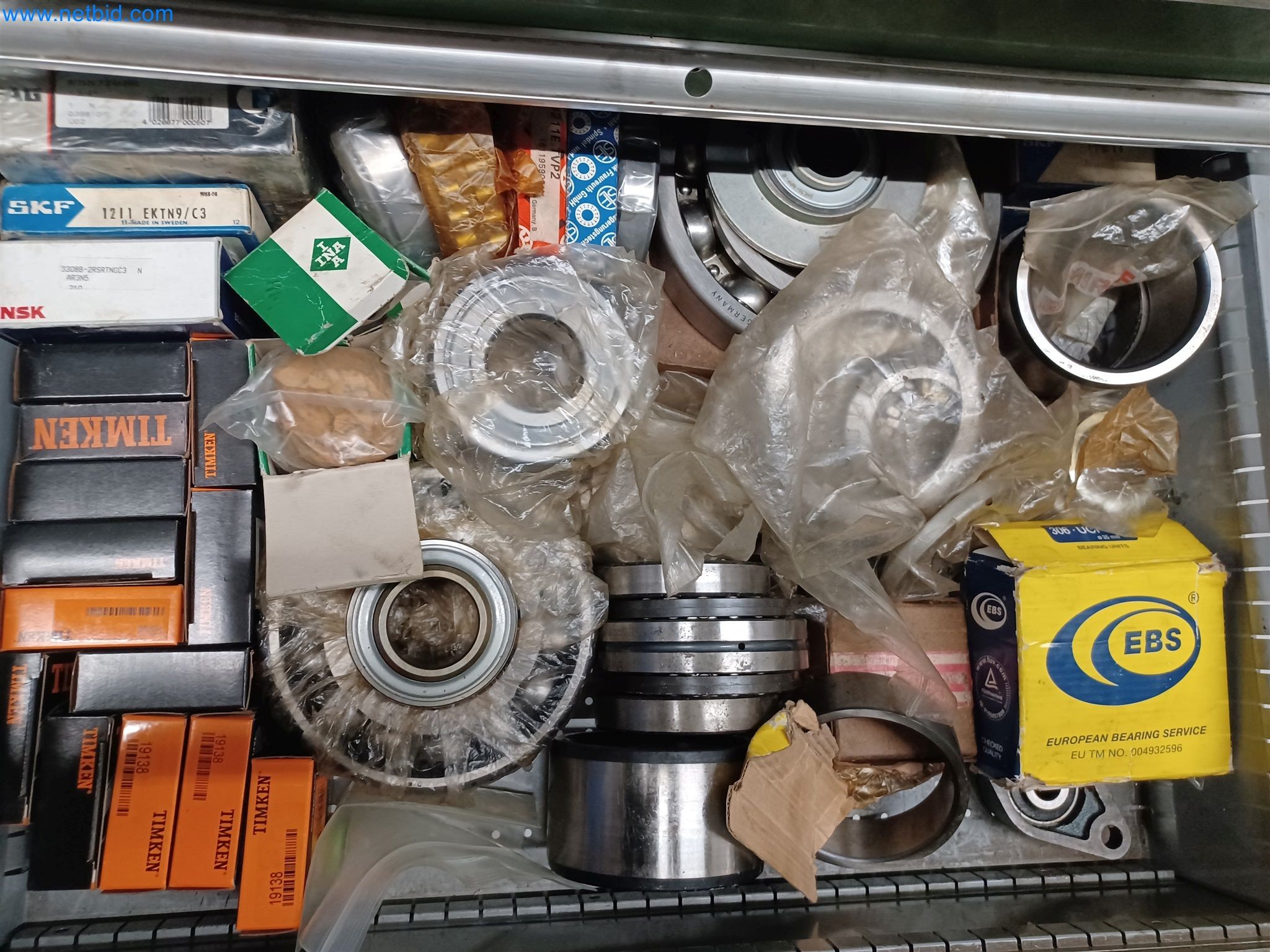 Maszyny do produkcji części tłoczonych dla przemysłu motoryzacyjnego, między innymi-74