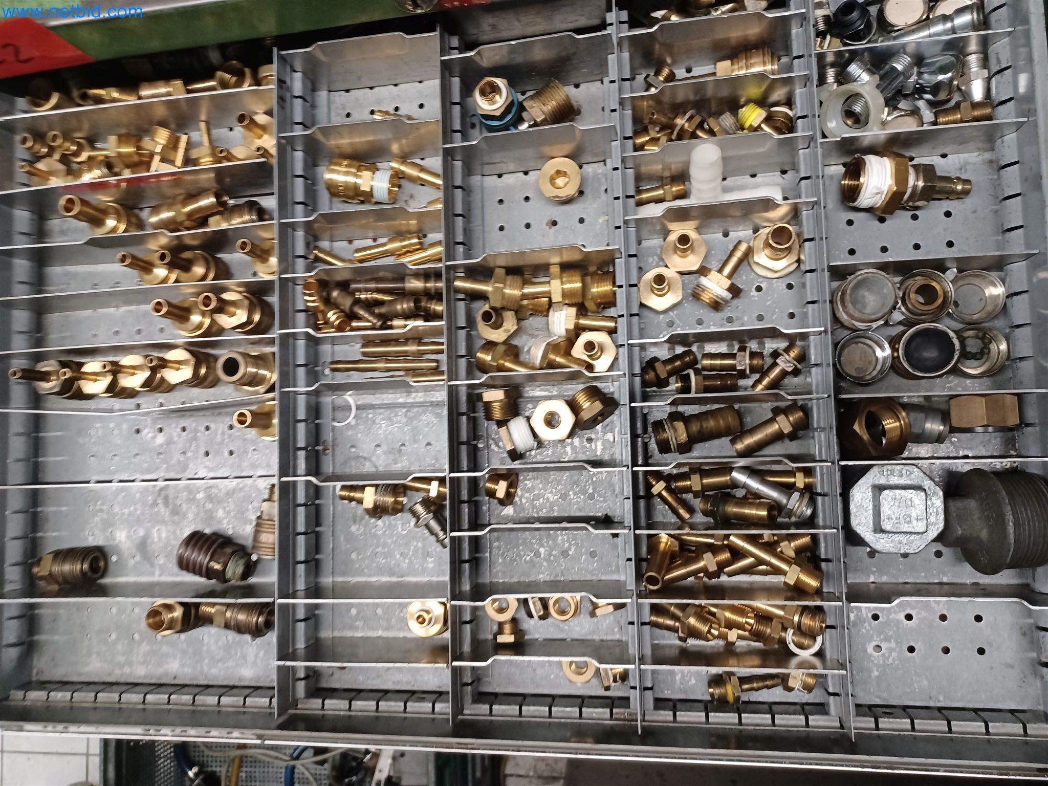 Maszyny do produkcji części tłoczonych dla przemysłu motoryzacyjnego, między innymi-76