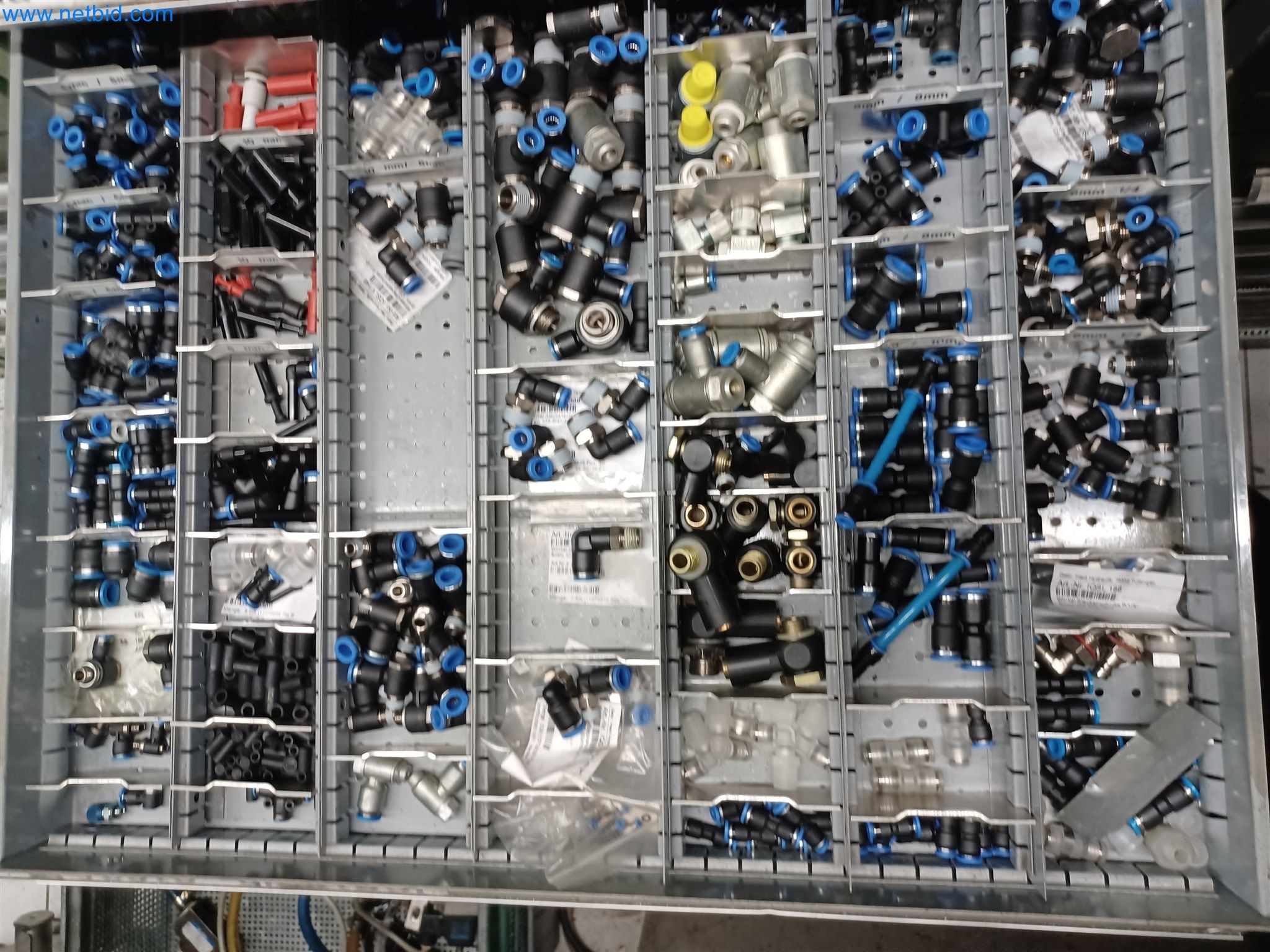 Maszyny do produkcji części tłoczonych dla przemysłu motoryzacyjnego, między innymi-77