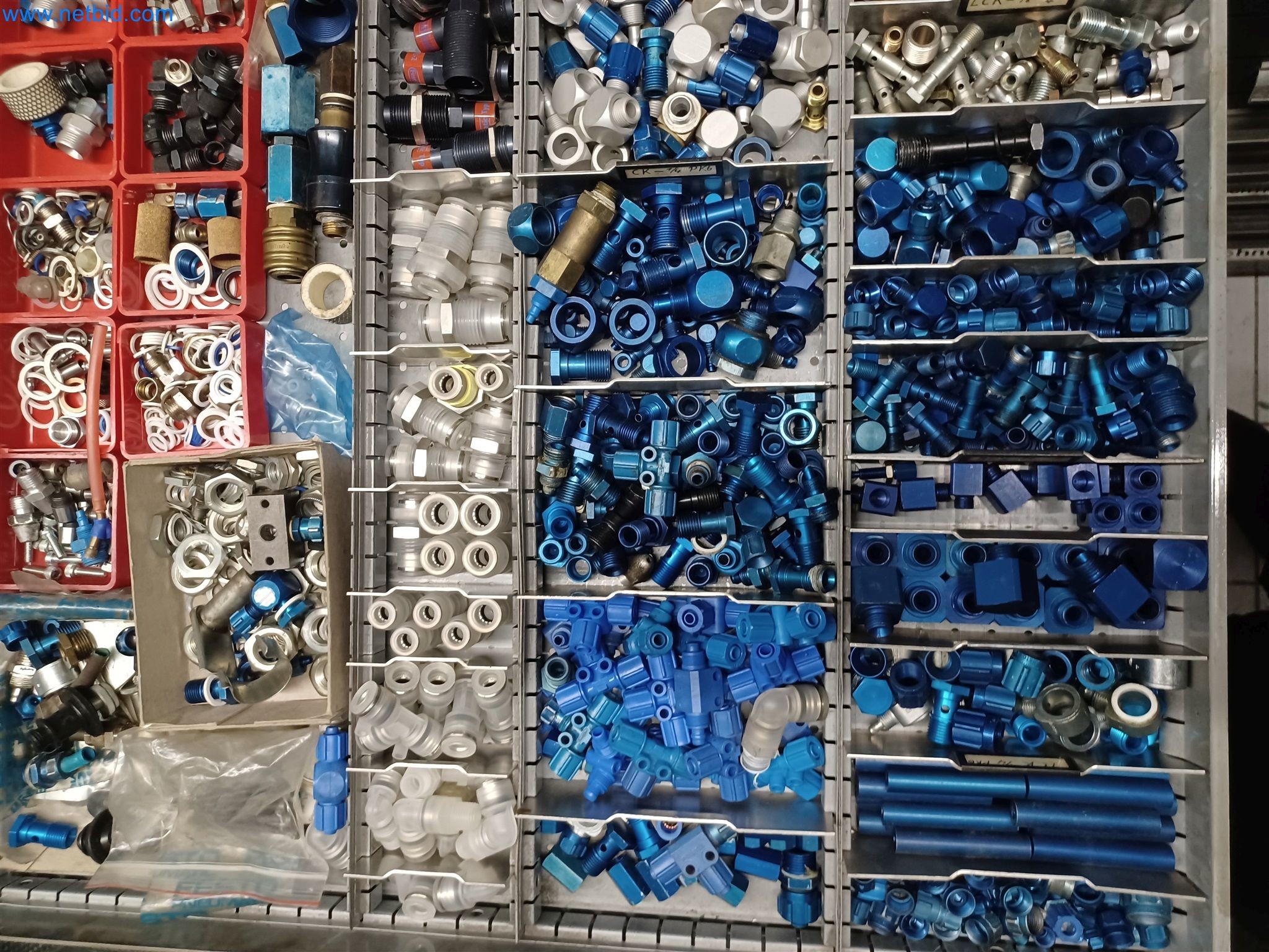 Maszyny do produkcji części tłoczonych dla przemysłu motoryzacyjnego, między innymi-78