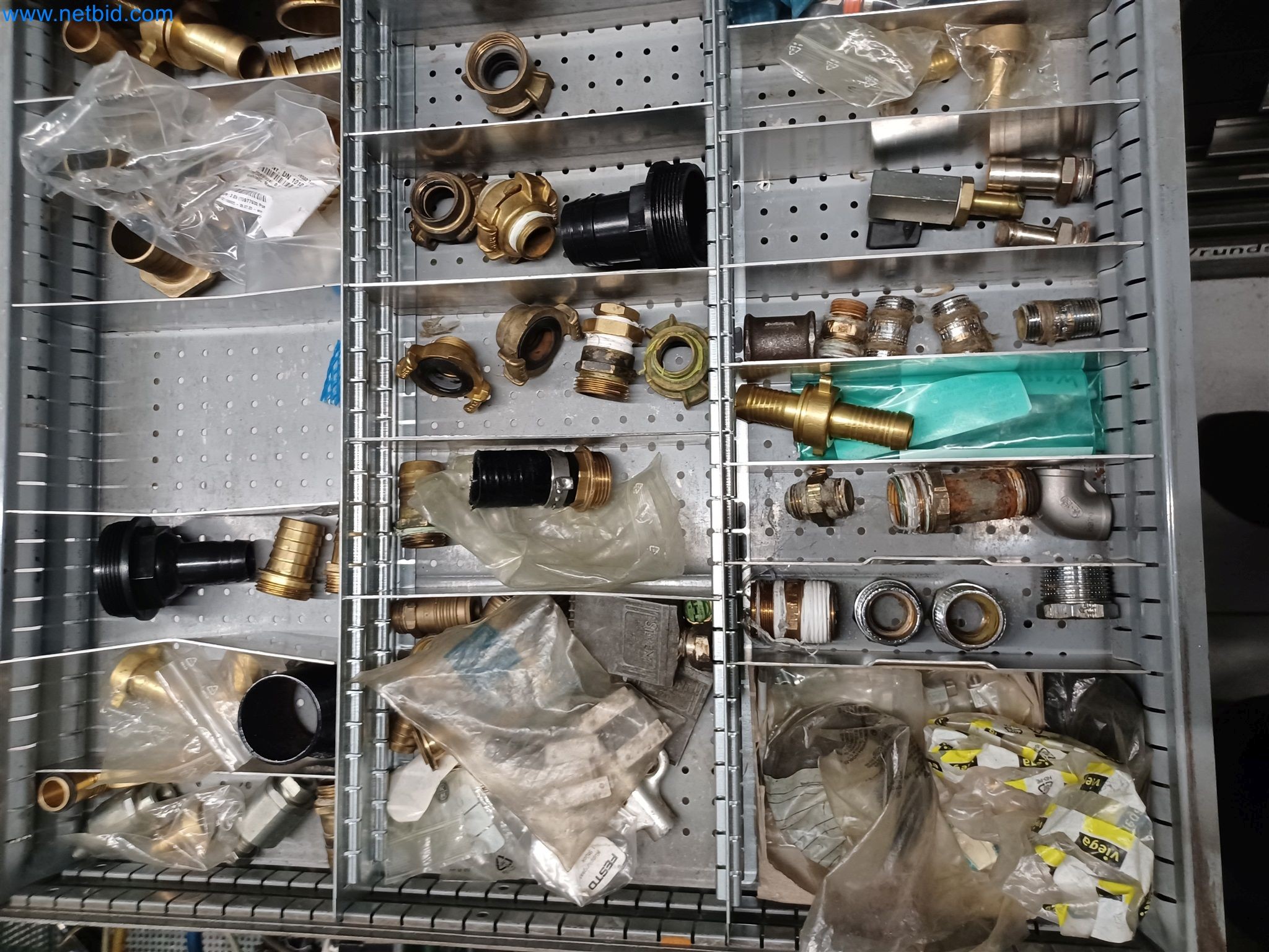 Maszyny do produkcji części tłoczonych dla przemysłu motoryzacyjnego, między innymi-80