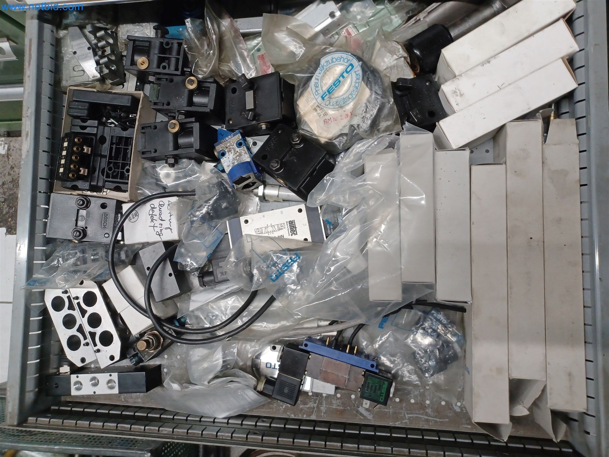 Maszyny do produkcji części tłoczonych dla przemysłu motoryzacyjnego, między innymi-82