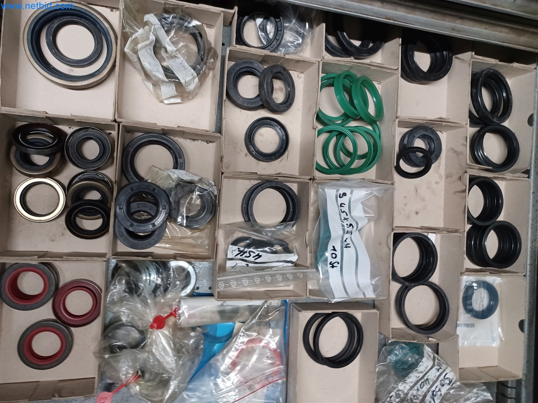 Maszyny do produkcji części tłoczonych dla przemysłu motoryzacyjnego, między innymi-85