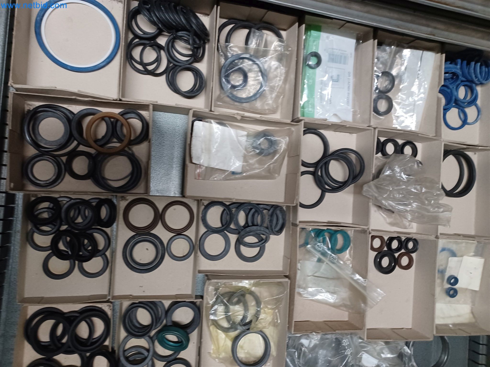 Maszyny do produkcji części tłoczonych dla przemysłu motoryzacyjnego, między innymi-87