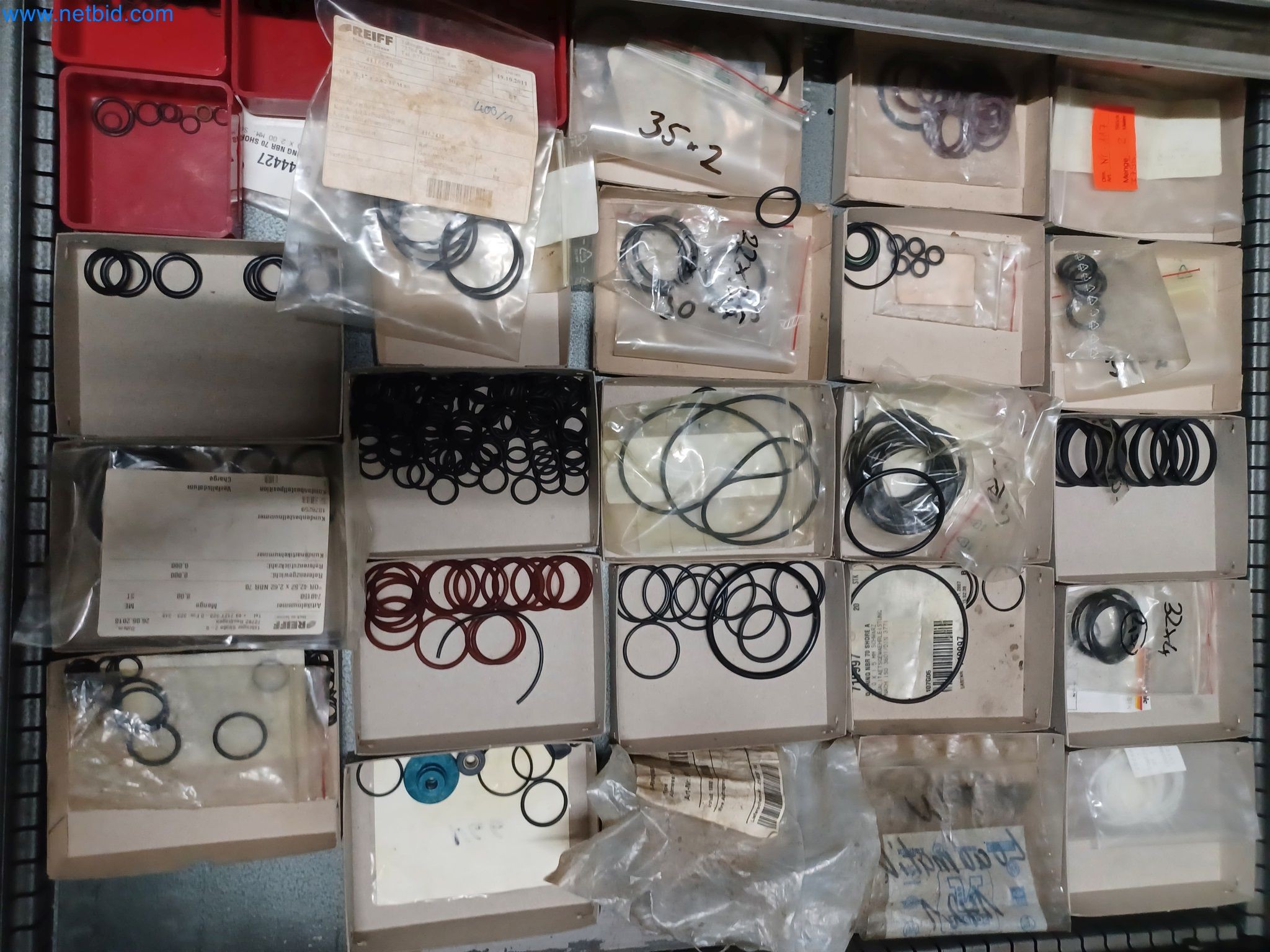 Maszyny do produkcji części tłoczonych dla przemysłu motoryzacyjnego, między innymi-89