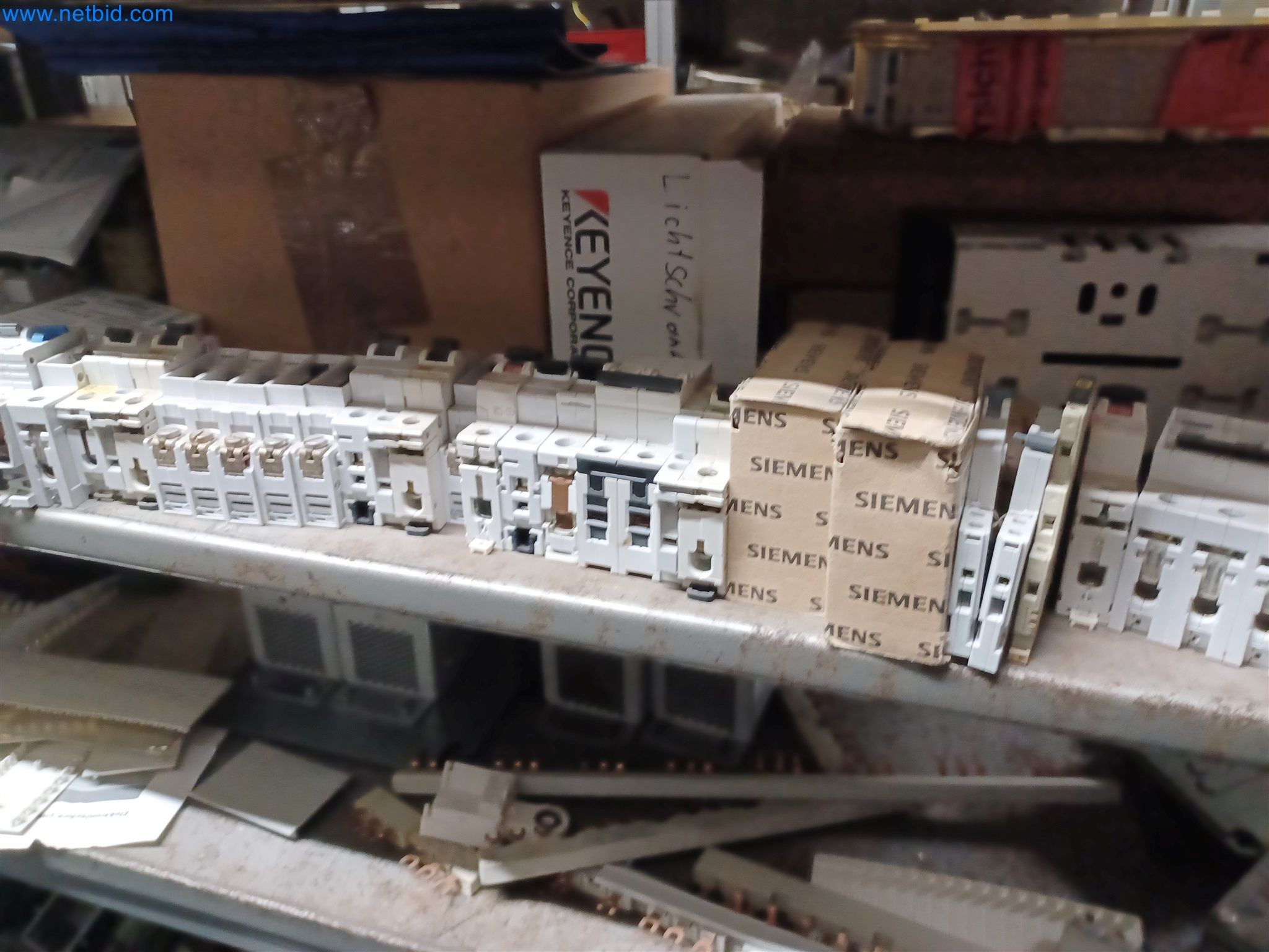 Maszyny do produkcji części tłoczonych dla przemysłu motoryzacyjnego, między innymi-94