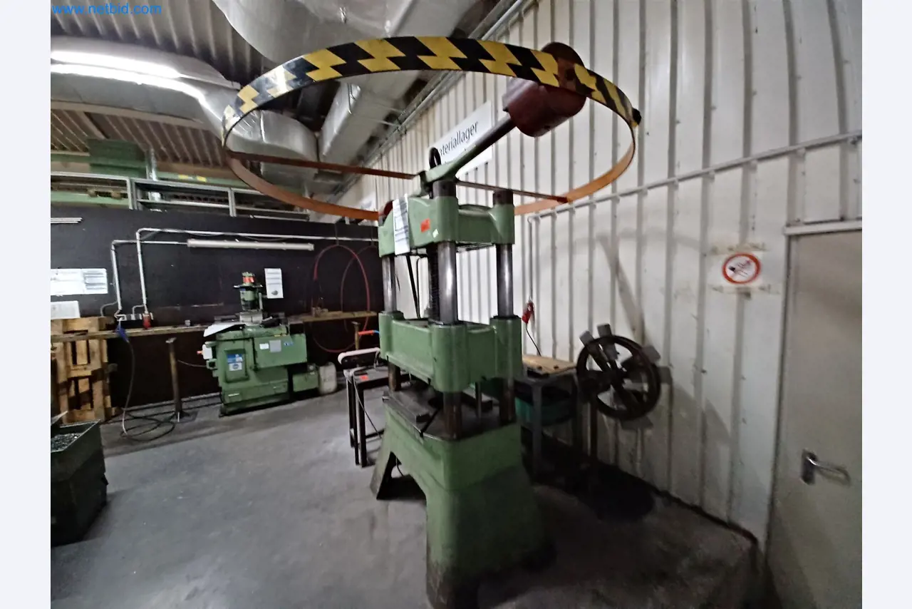 Máquinas para a produção de peças estampadas para a indústria automóvel, entre outras-2