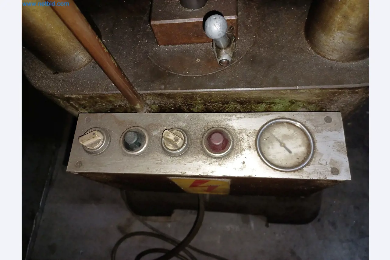 Máquinas para a produção de peças estampadas para a indústria automóvel, entre outras-3